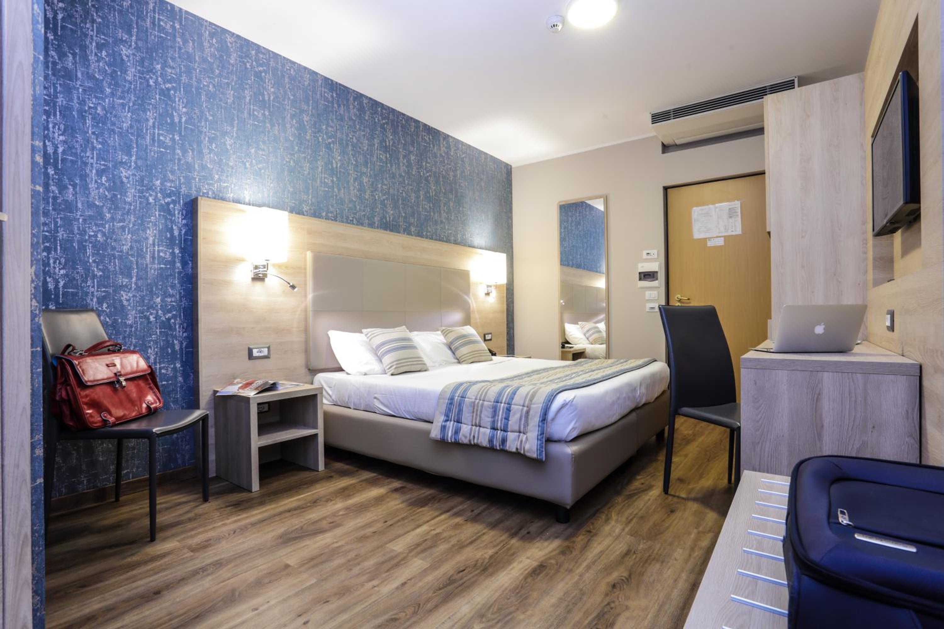 Triple Room with Balcony - Photo 2