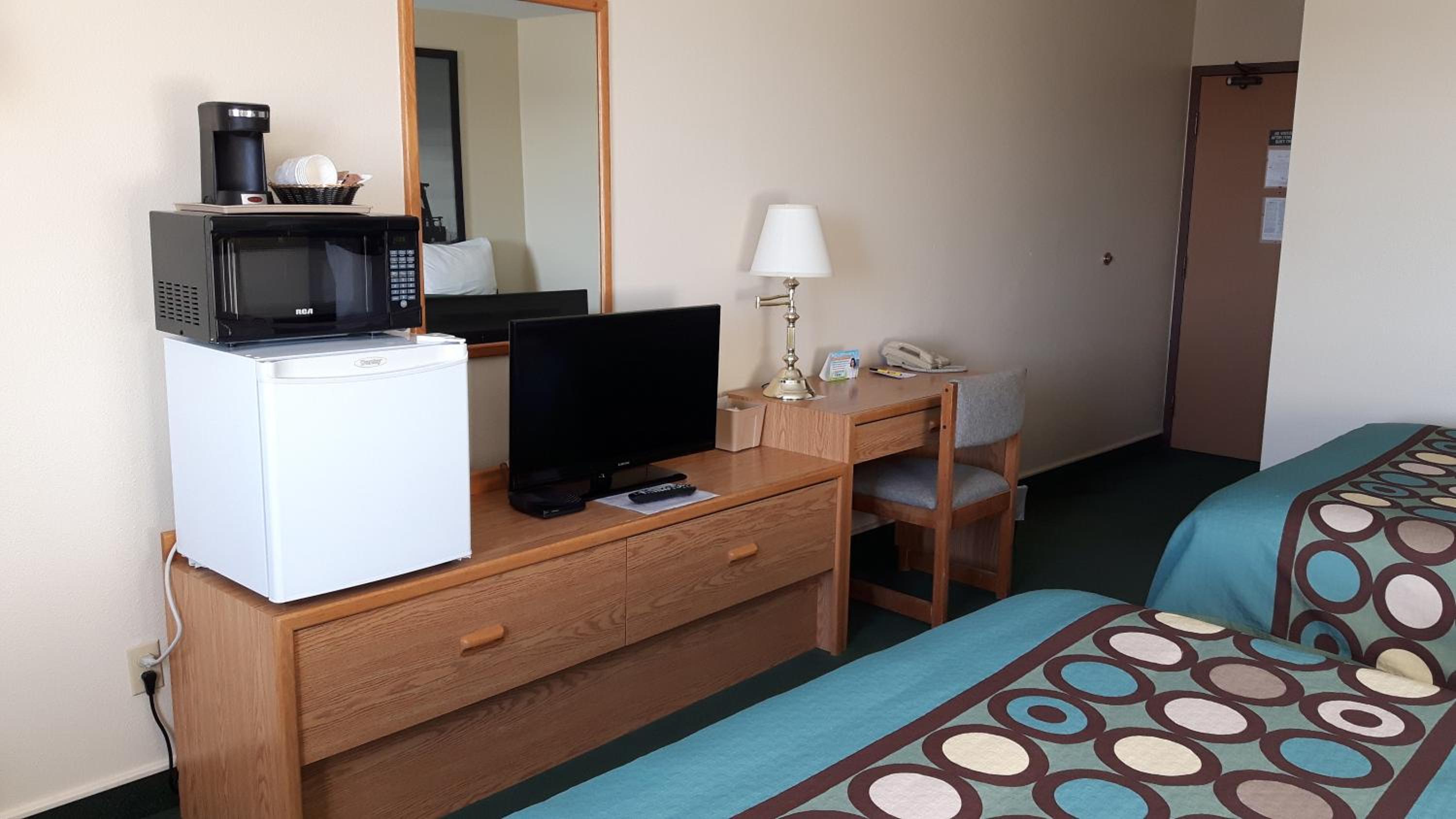 Deluxe Queen Room with Two Queen Beds - Non-Smoking/ Pet-Friendly - Photo 1