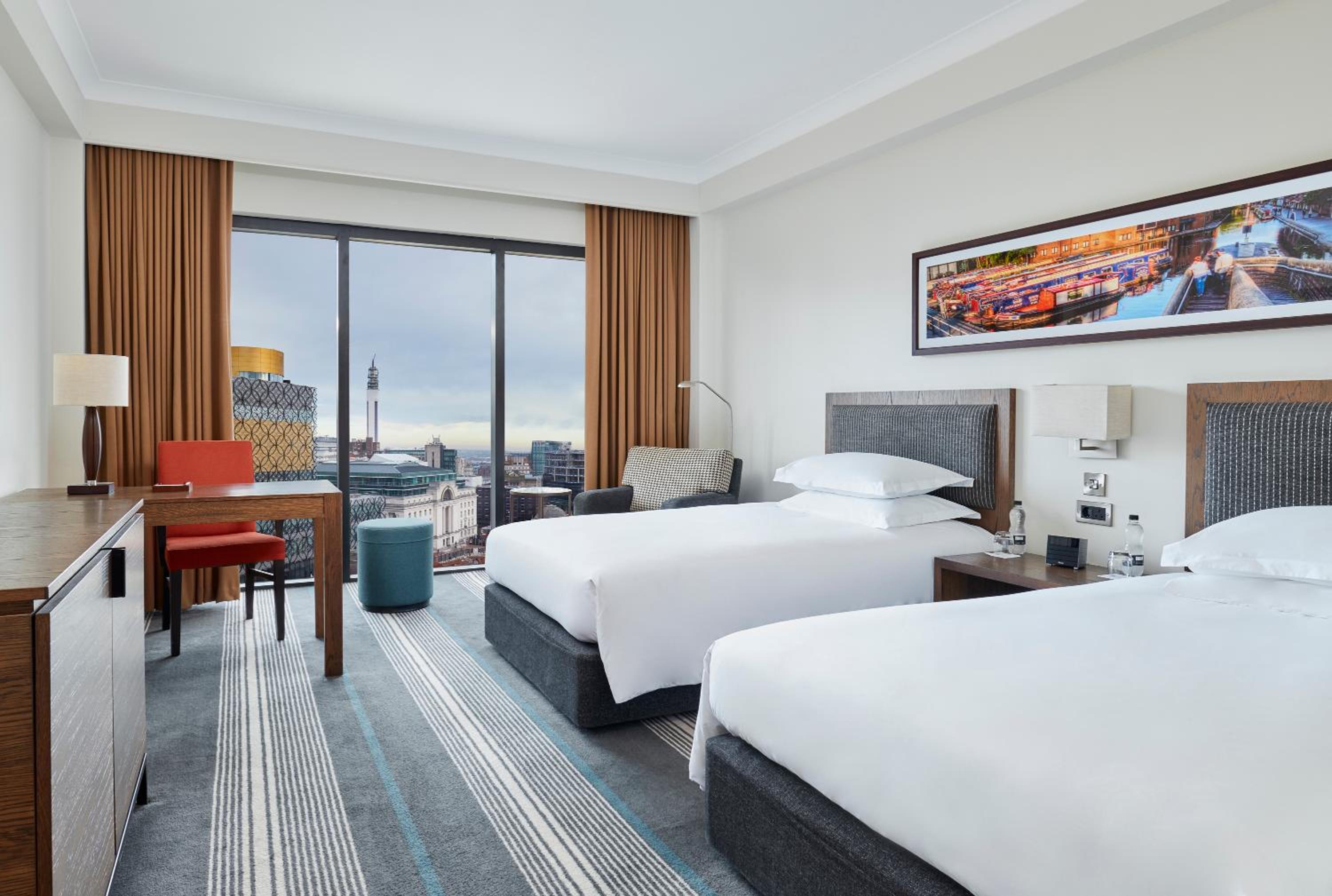 Twin Room - Club Access - Photo 1