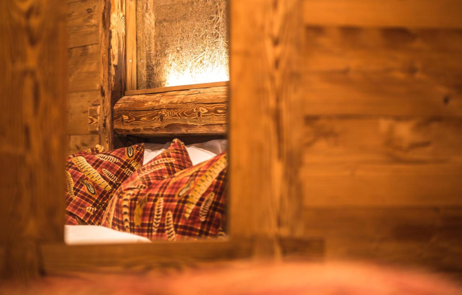 Deluxe Double Room with Bath - Photo 7
