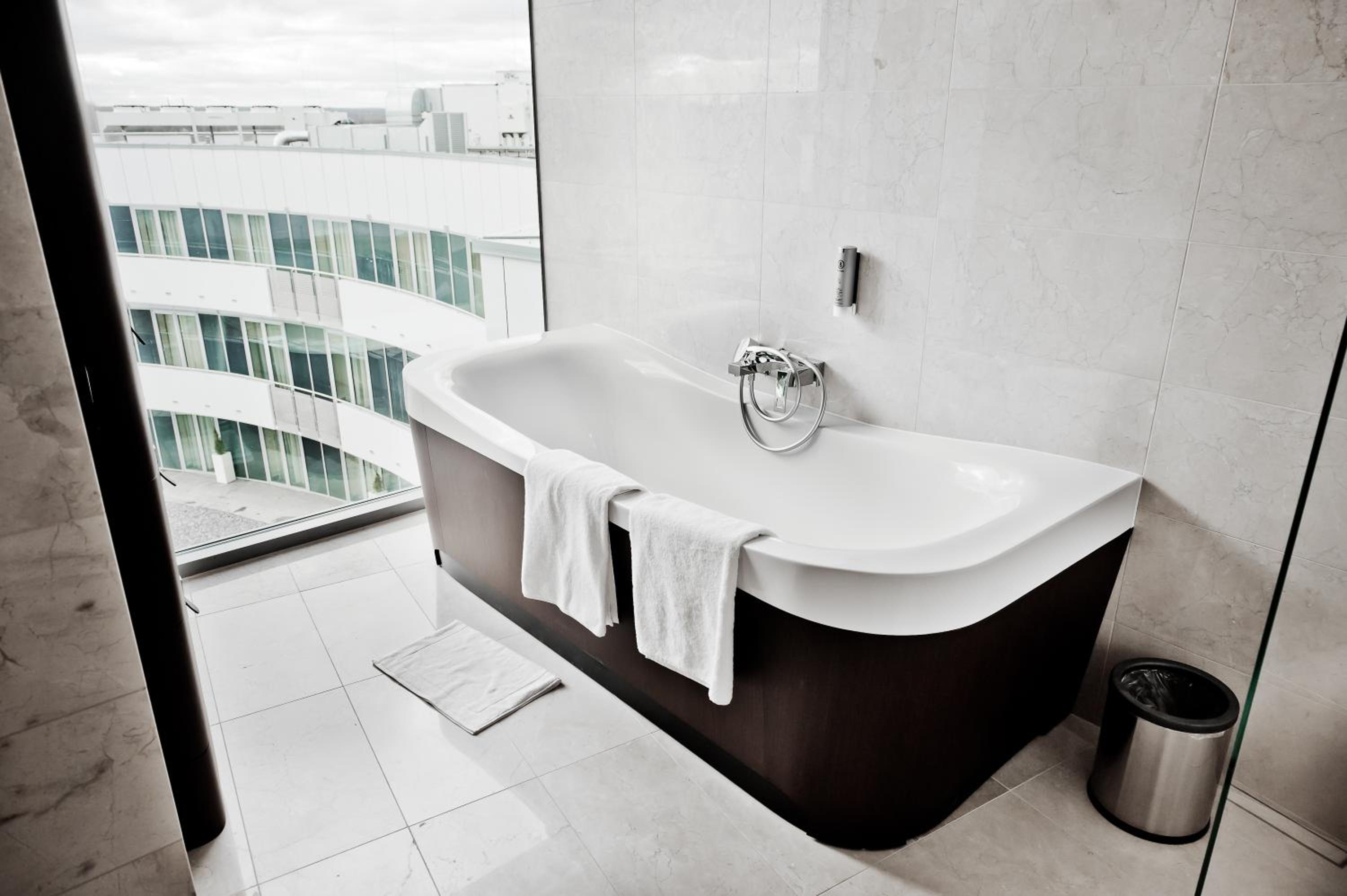 Luxury Apartment - Photo 8