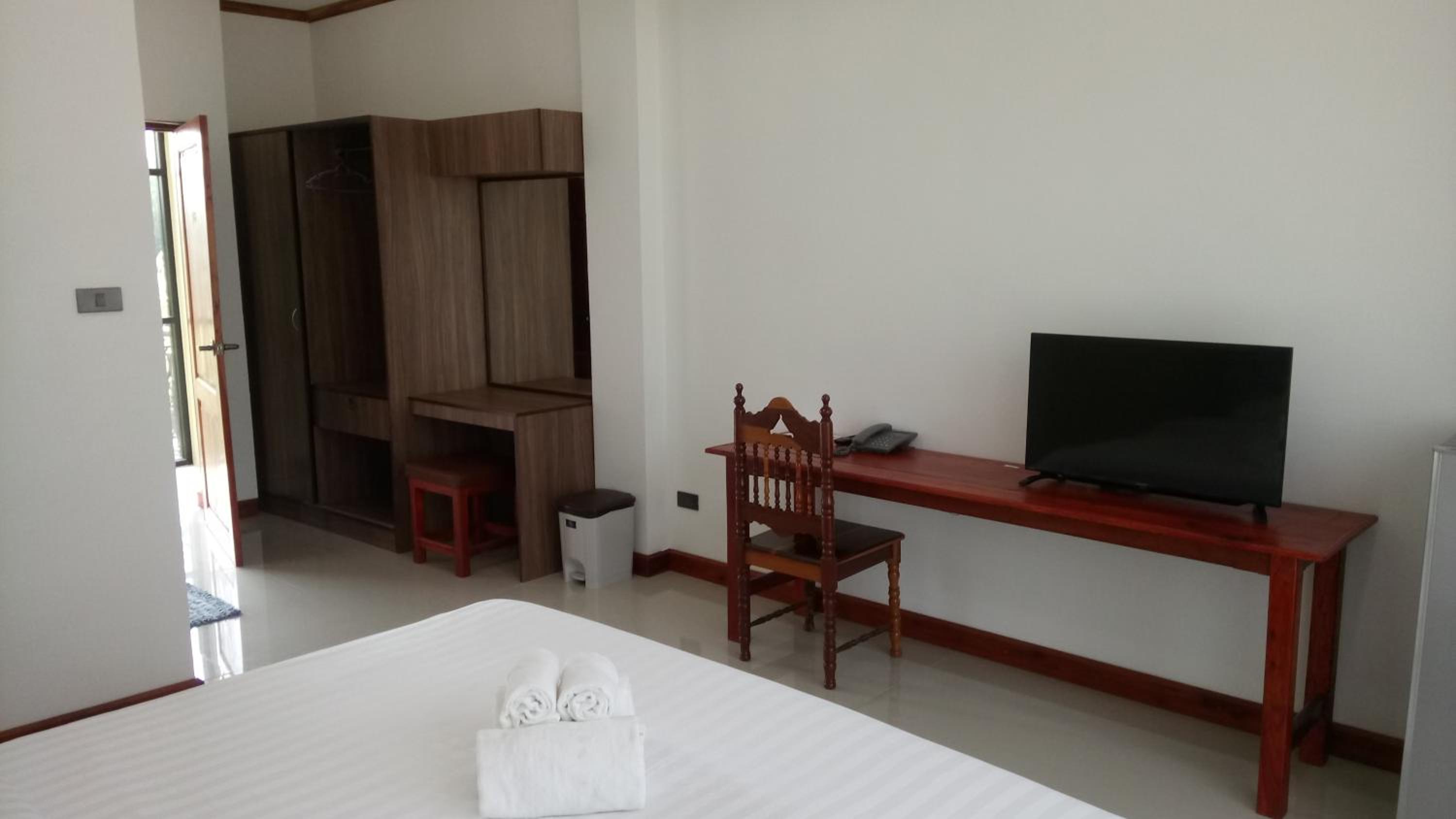 Deluxe King Room photo 2