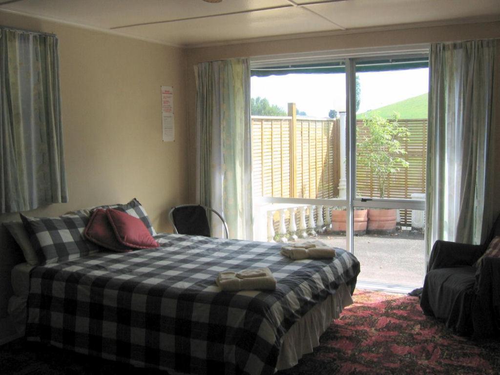 Family Room - Photo 4