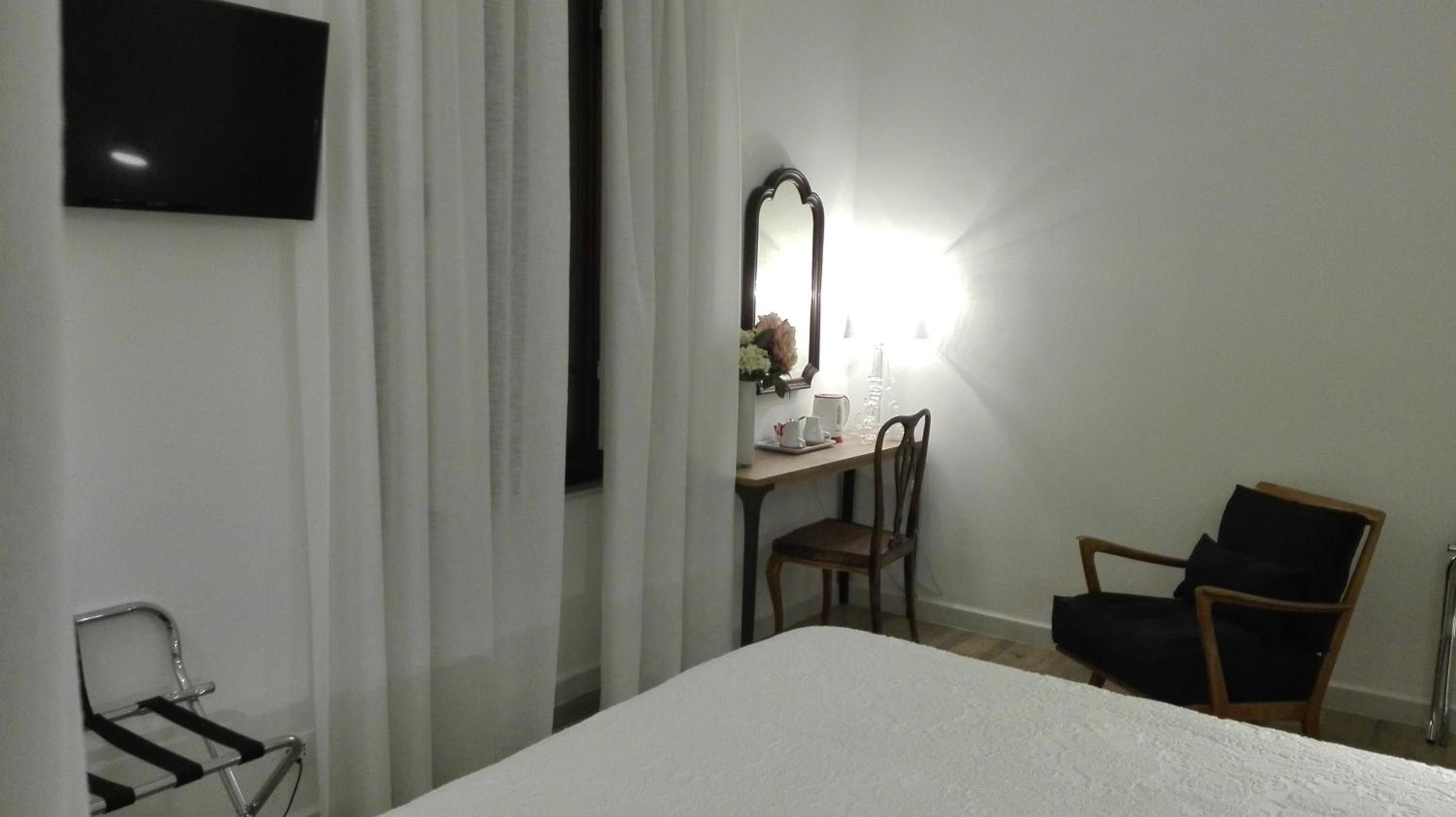 Double Room with Private Bathroom photo 2