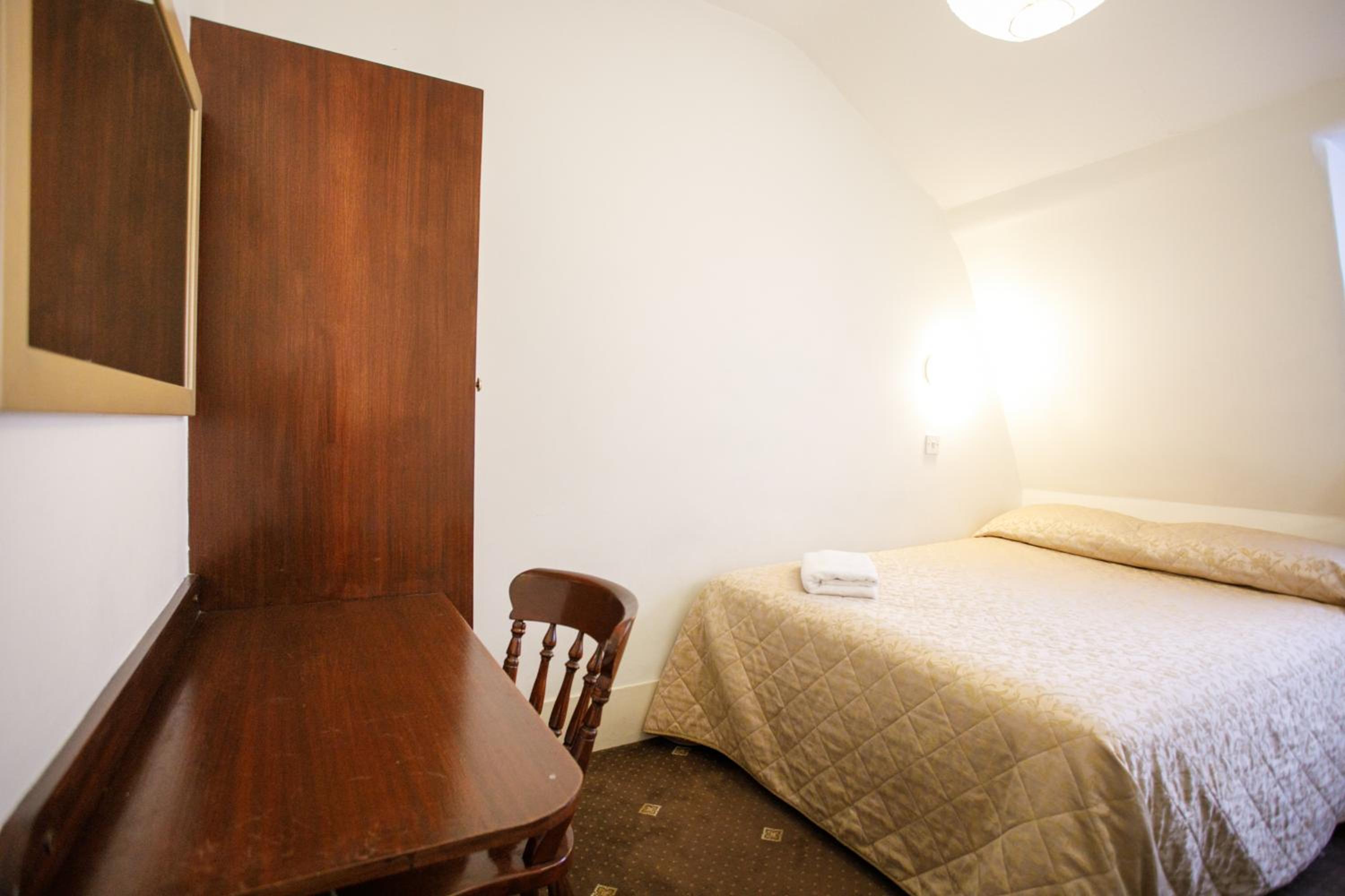 Double Room with Shared Bathroom photo 3