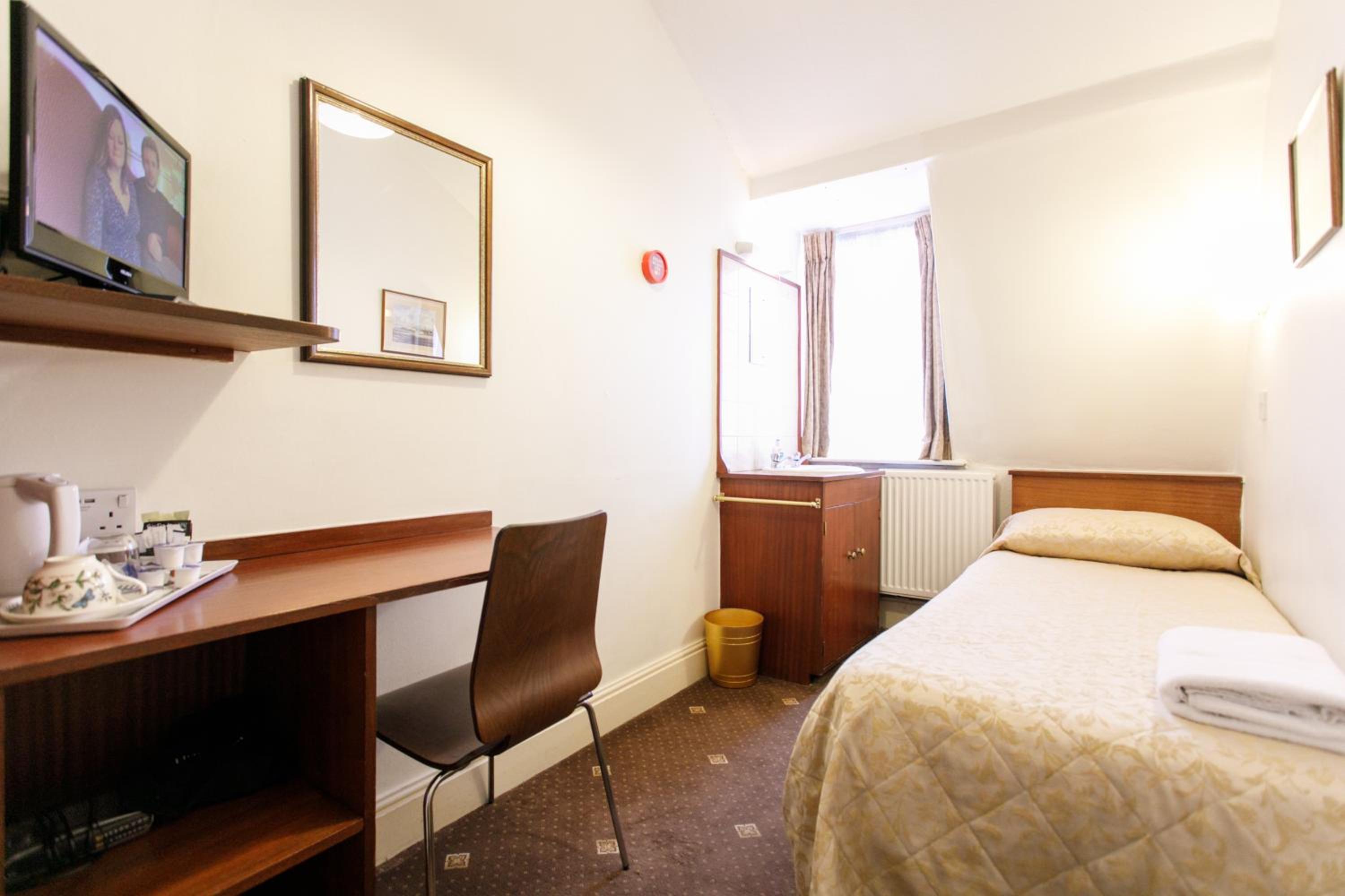 Single Room with Shared Bathroom