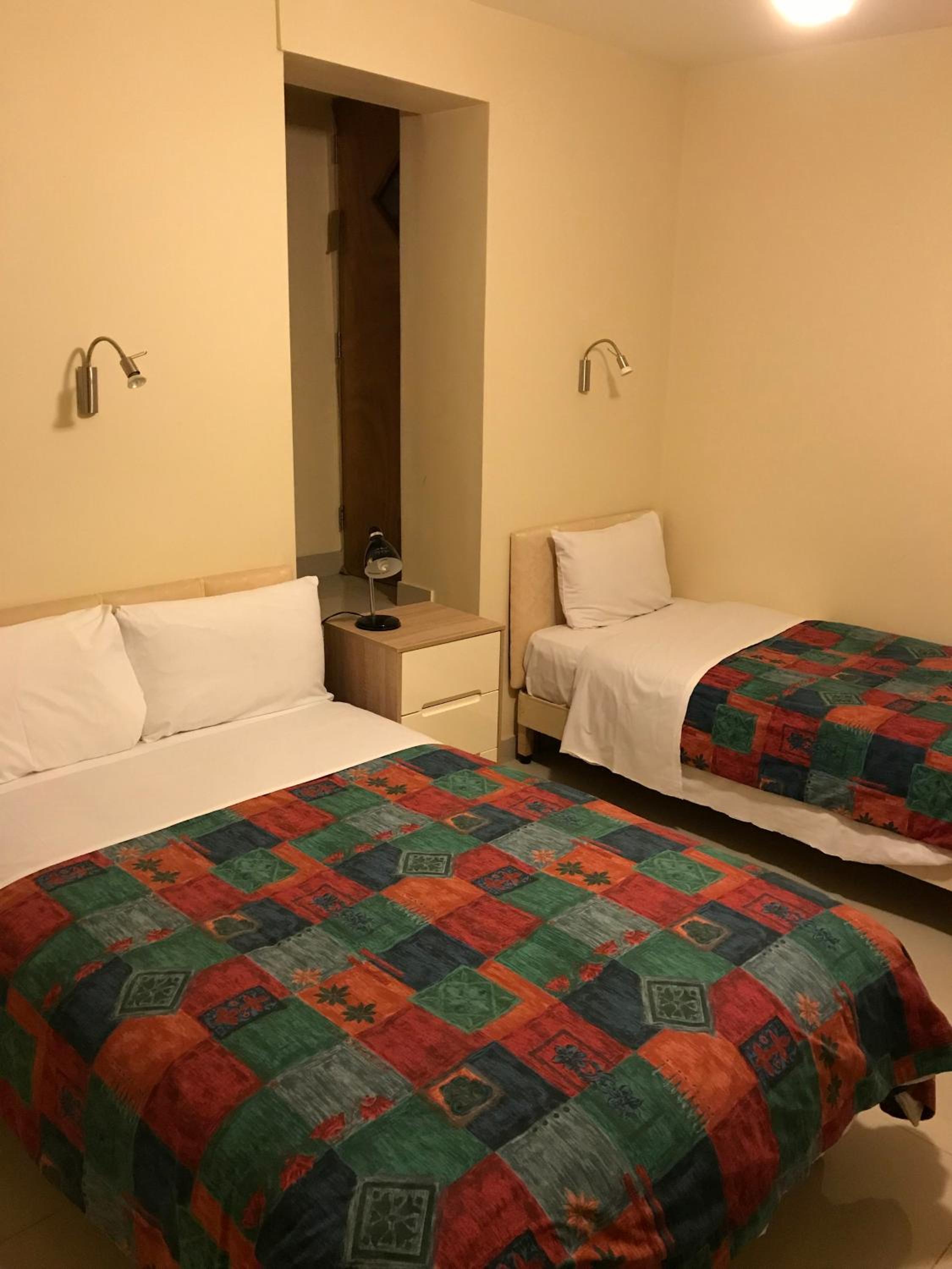 Triple En Suite in Basement Room Only photo 2