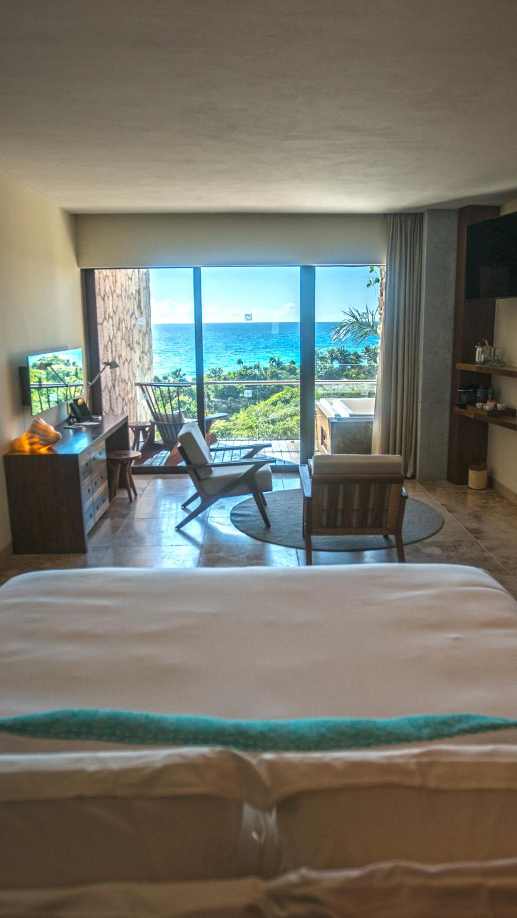 Suite Ocean Front Adults thumbnail 5