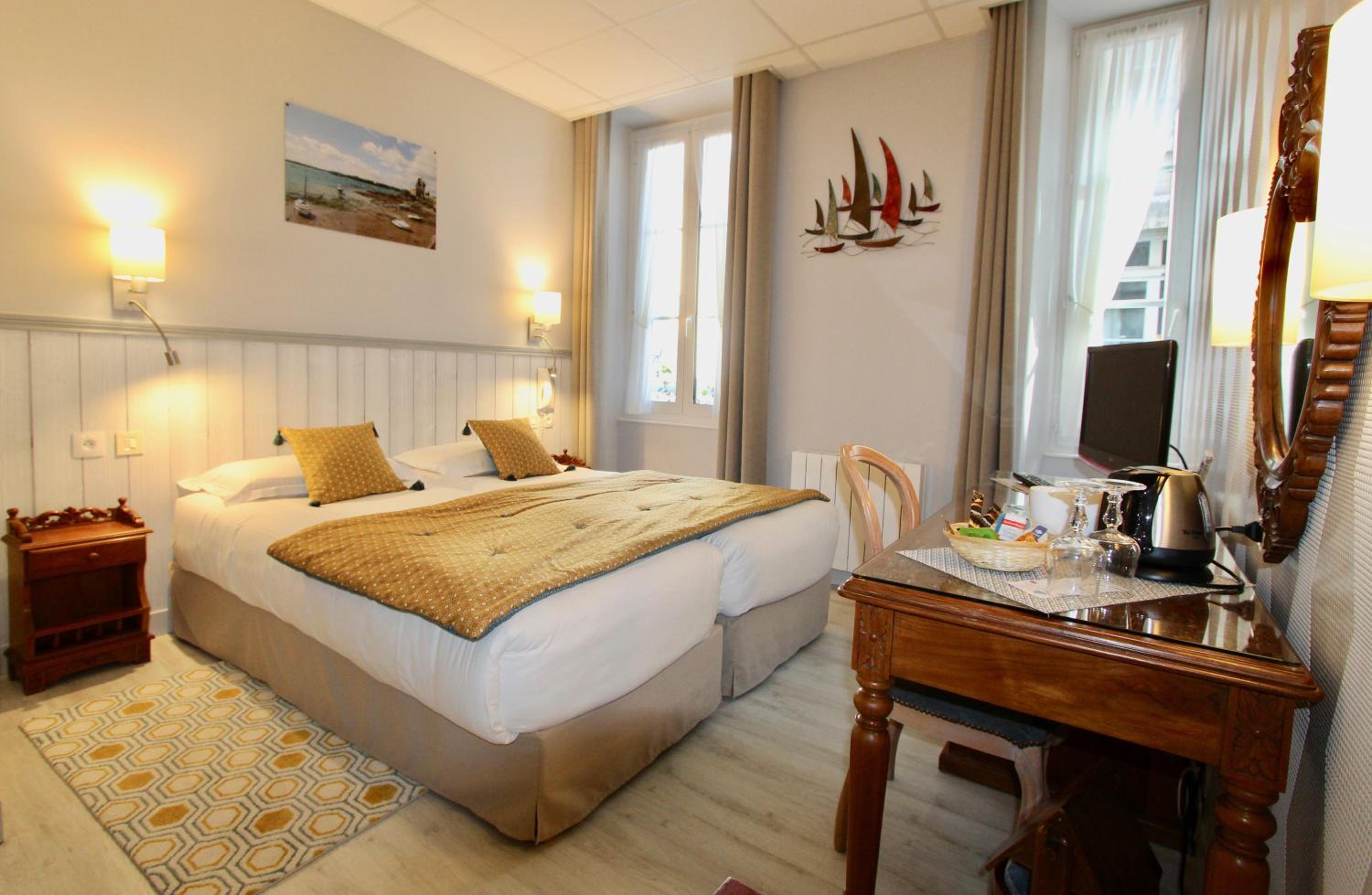 Superior Double or Twin Room photo 3