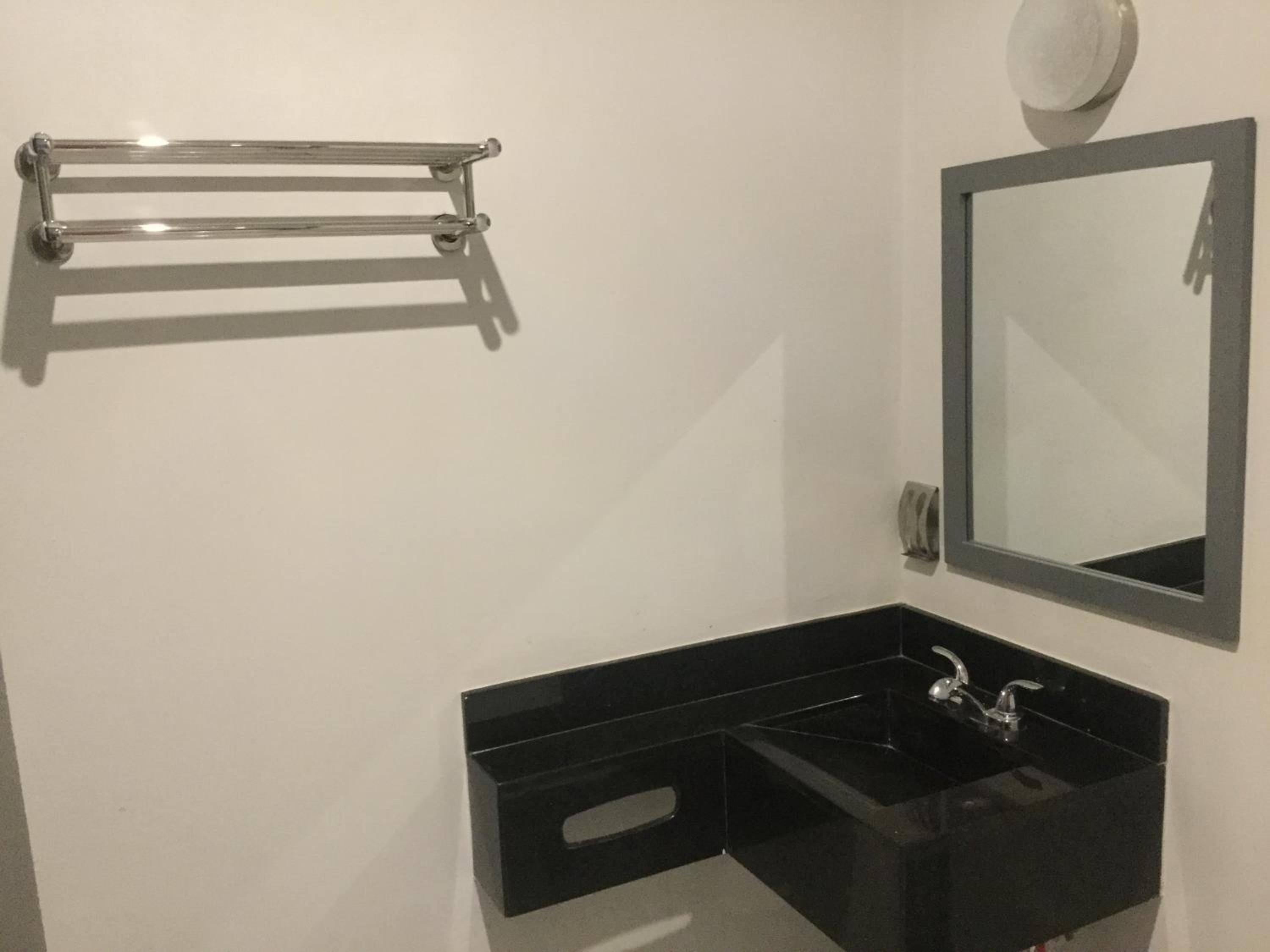 Studio Apartment - Photo 3