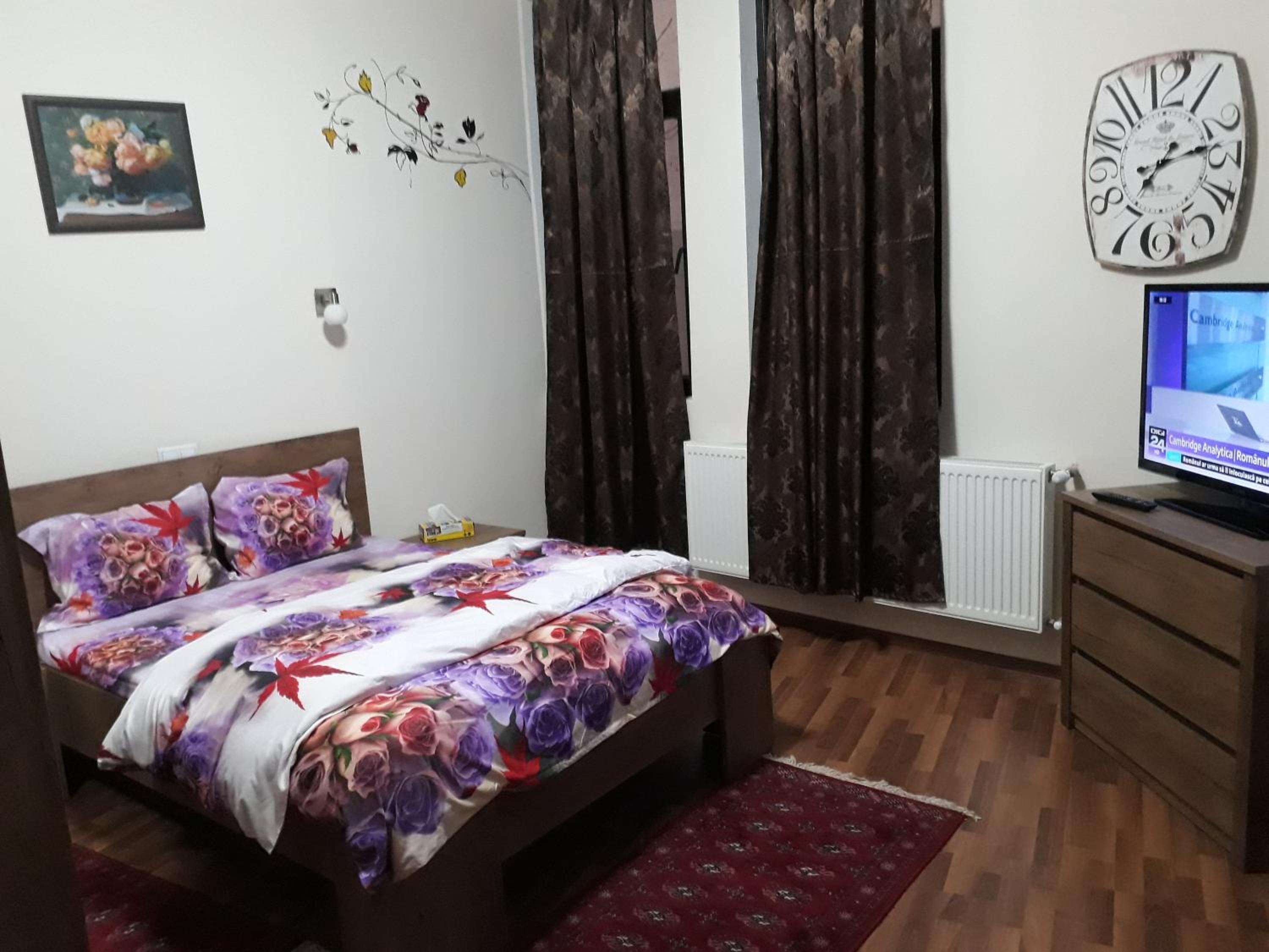 Two-Bedroom Apartment with Garden View and Private Kitchen/Bathroom - Photo 12