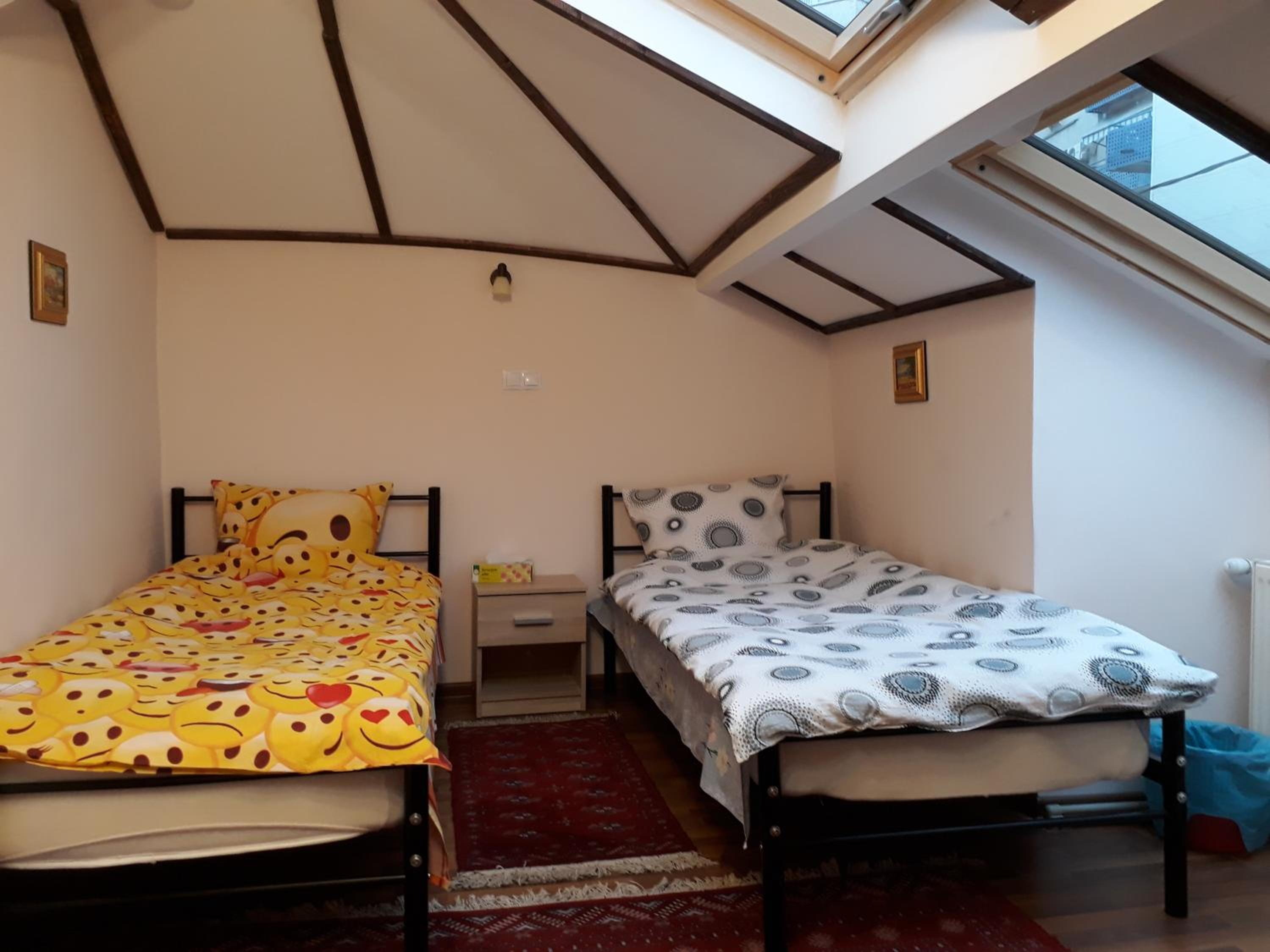 Twin Room with Private Bathroom - Photo 1