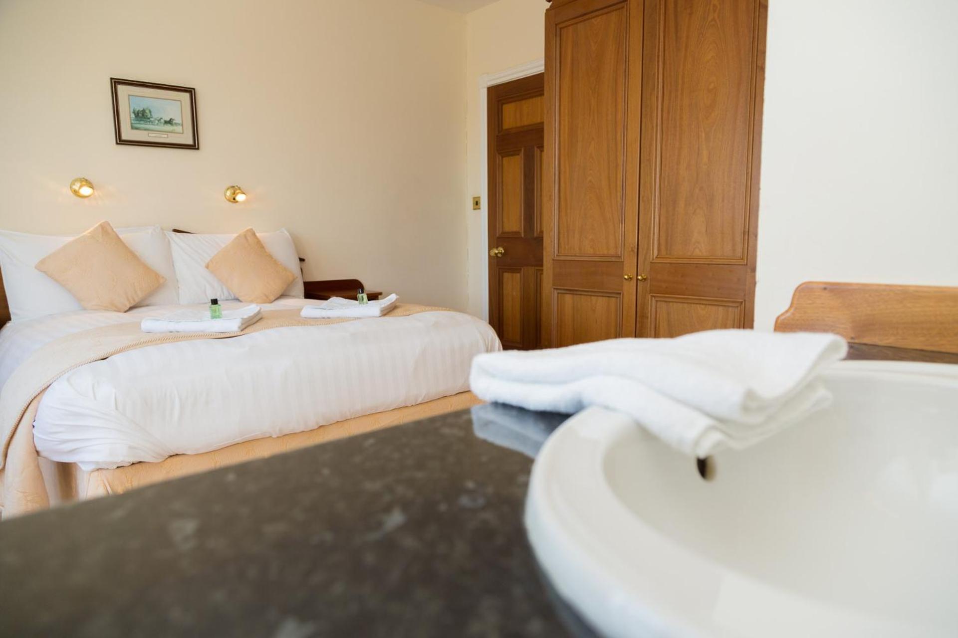 Standard Double Room with Shared Bathroom
