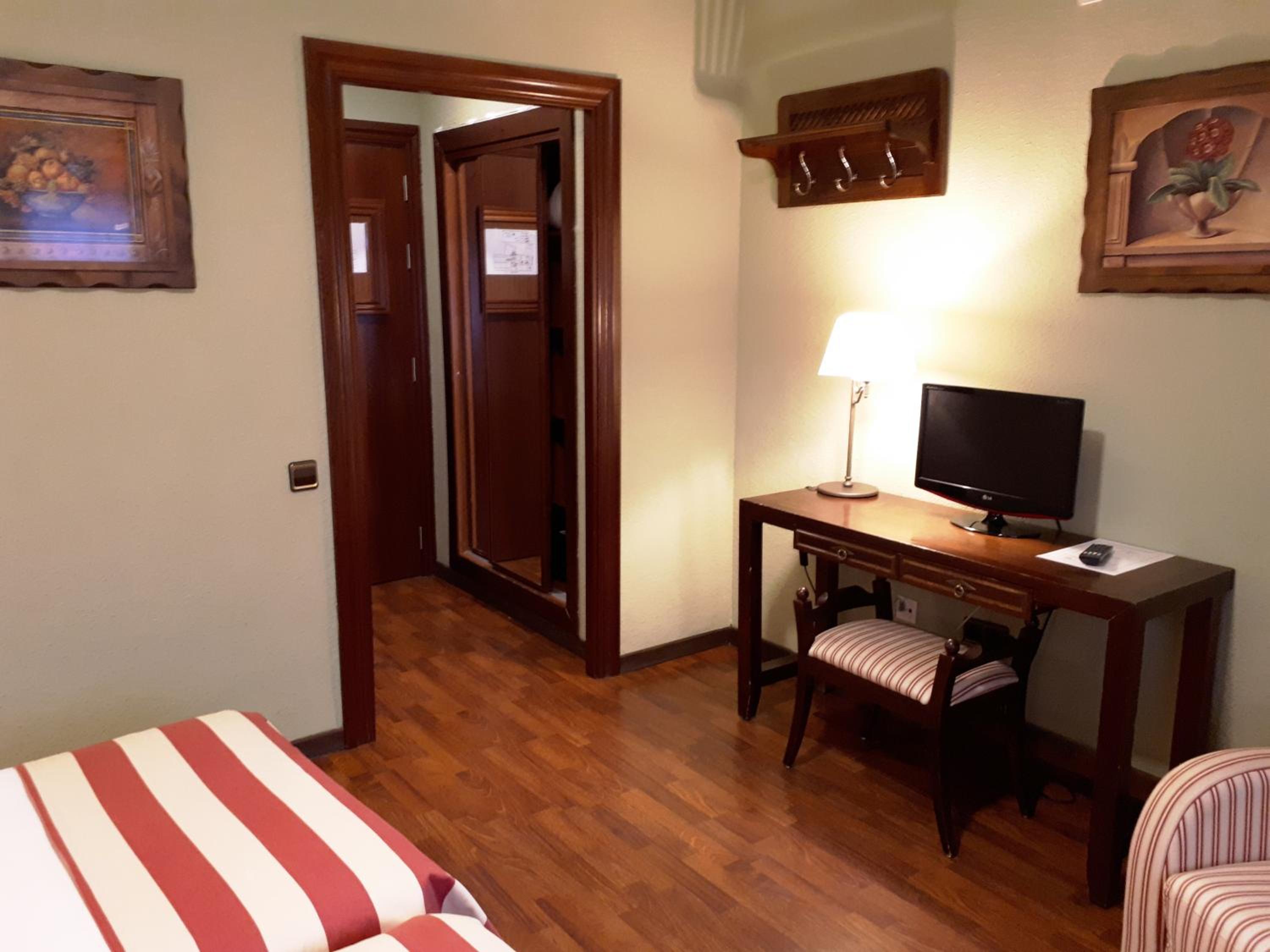 Double Room - Photo 2