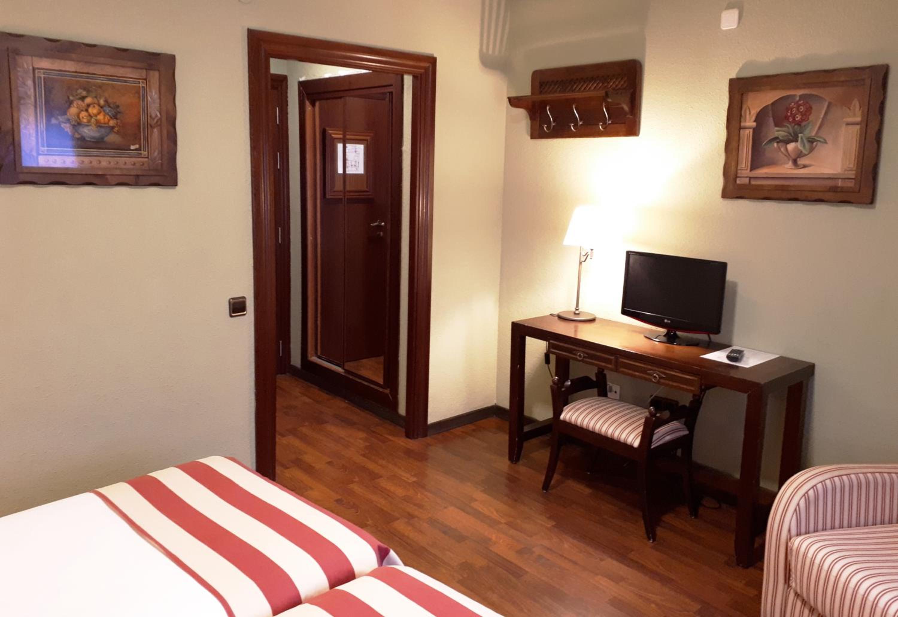 Double Room - Photo 5