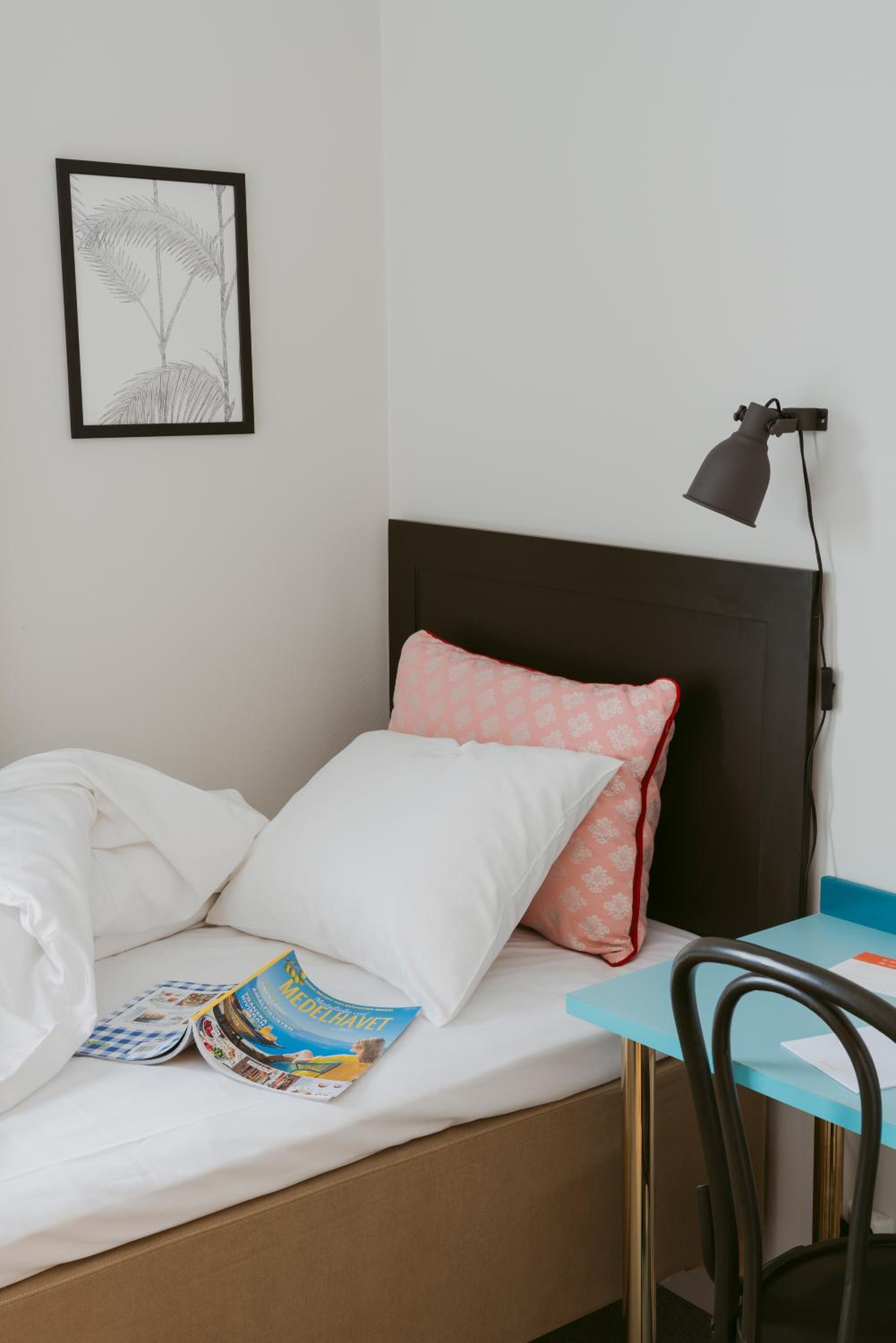 Small Single Room photo 3