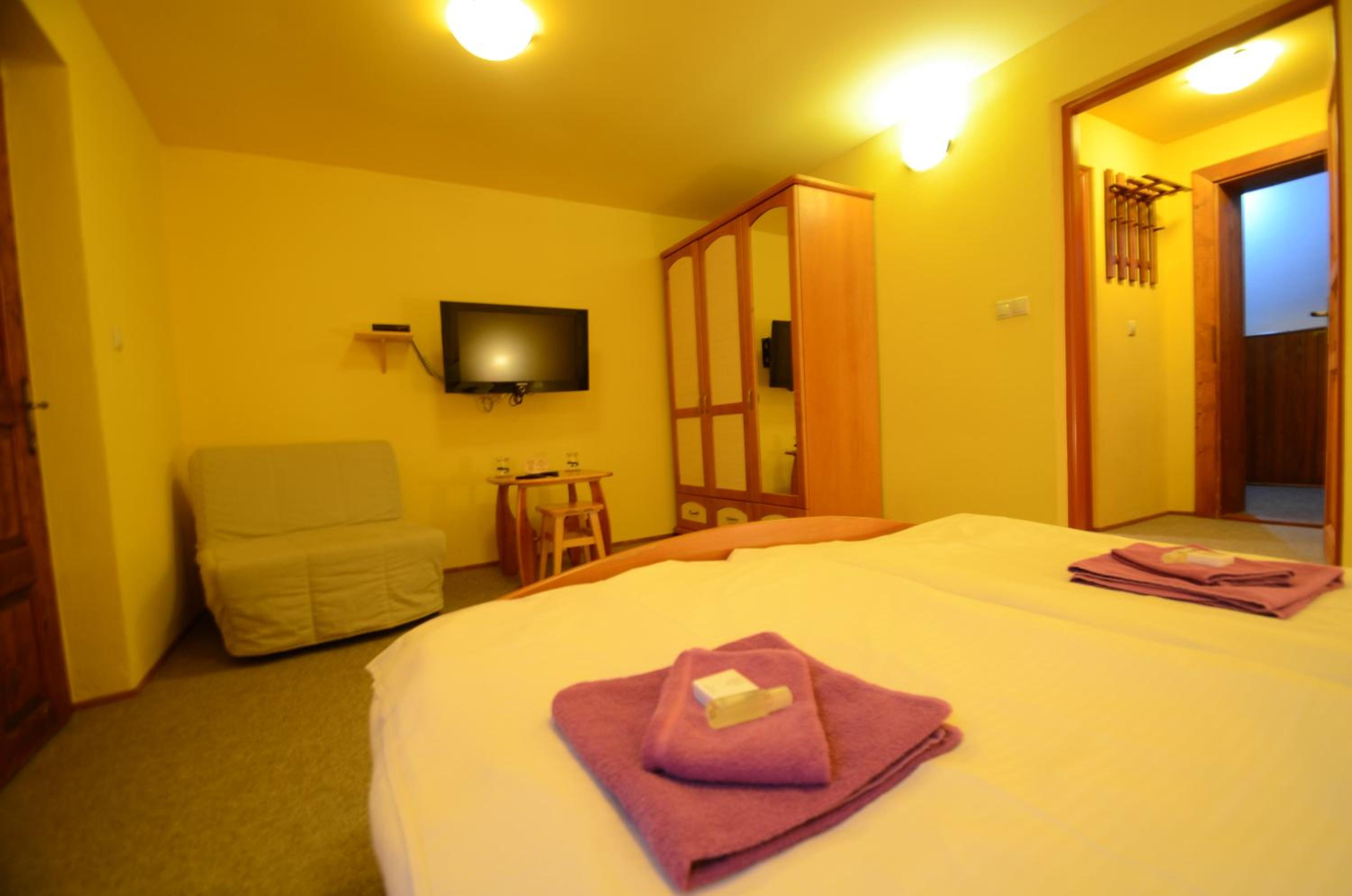 Double Room with Extra Bed photo 3