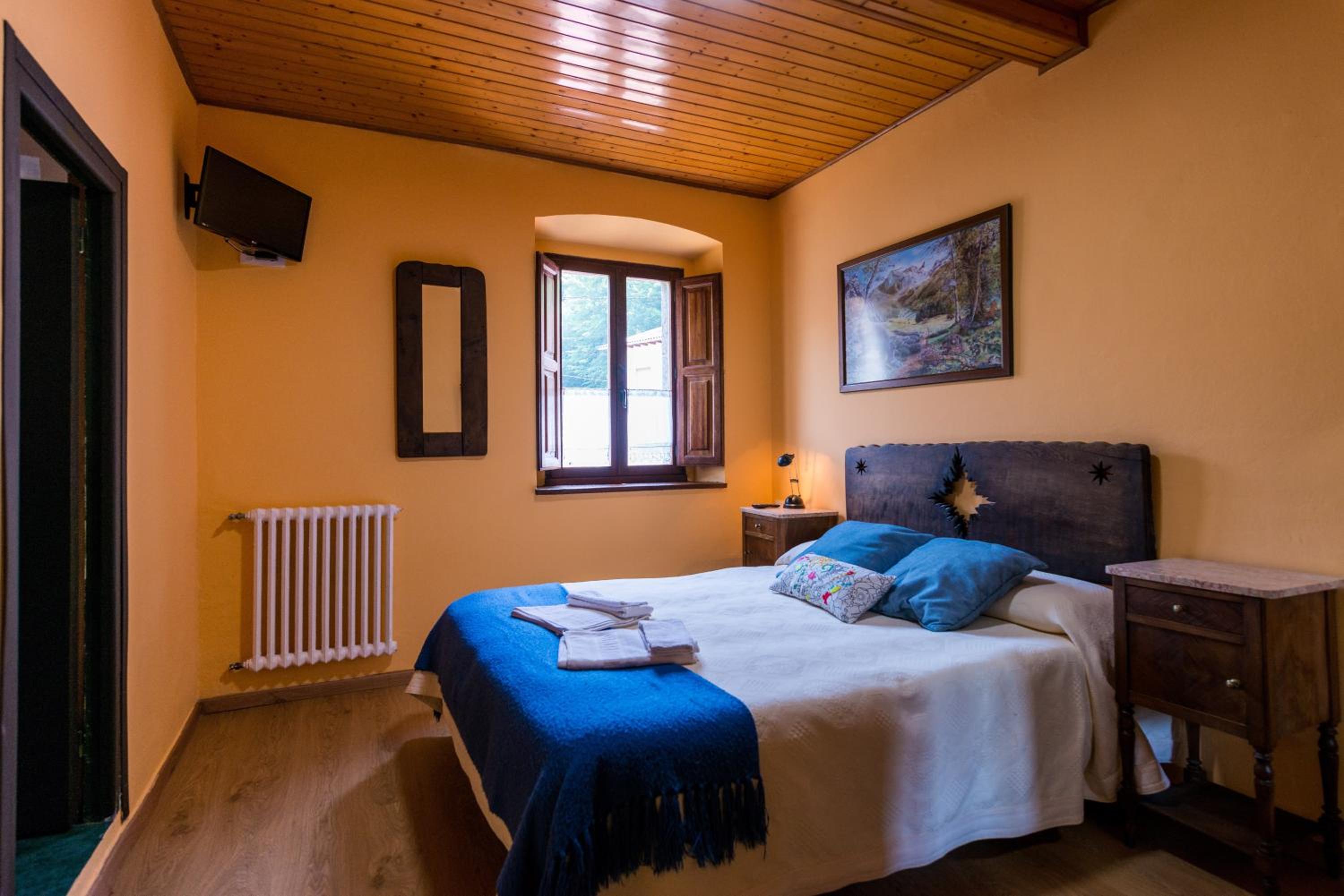 Double Room - Photo 6