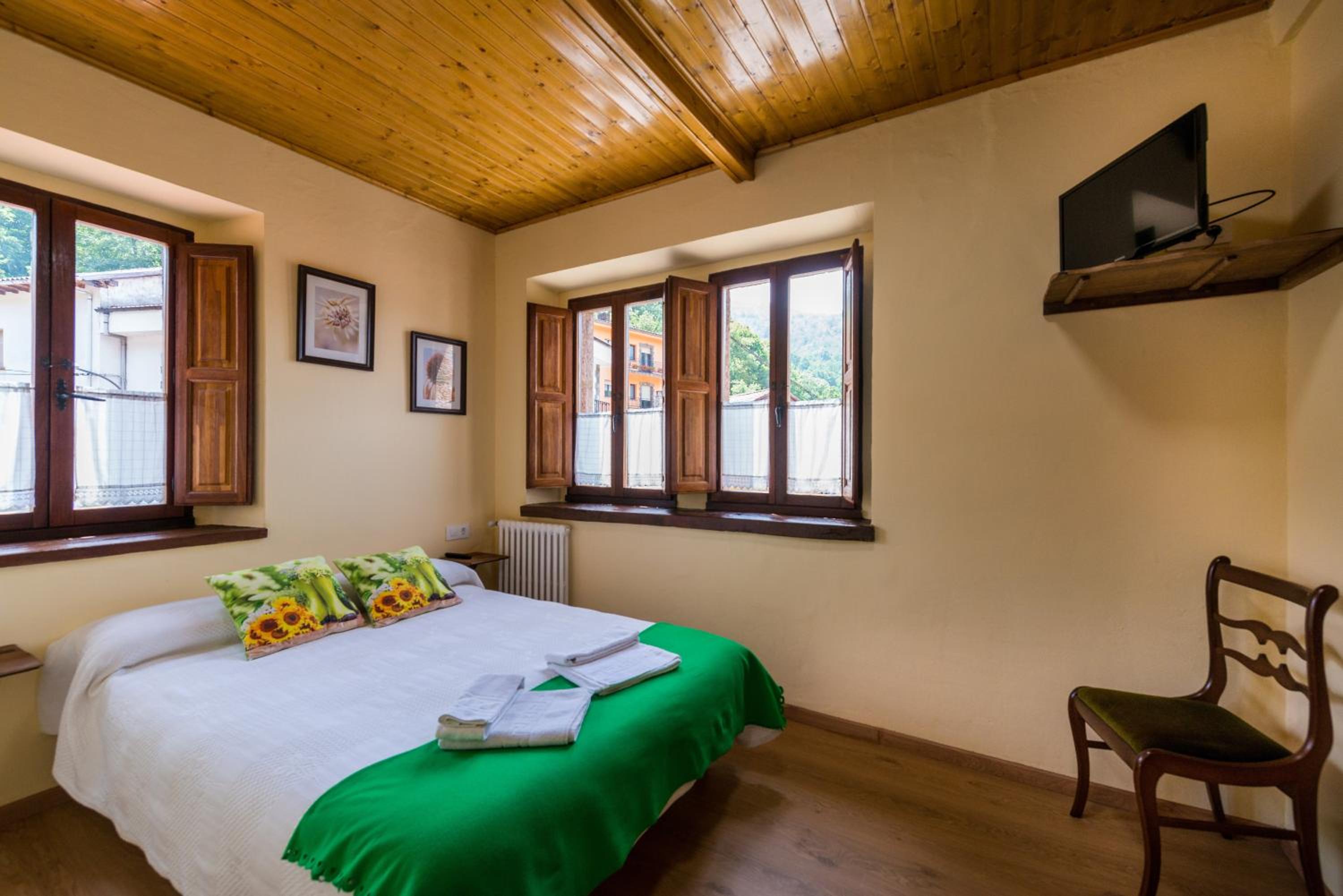 Double Room - Photo 7