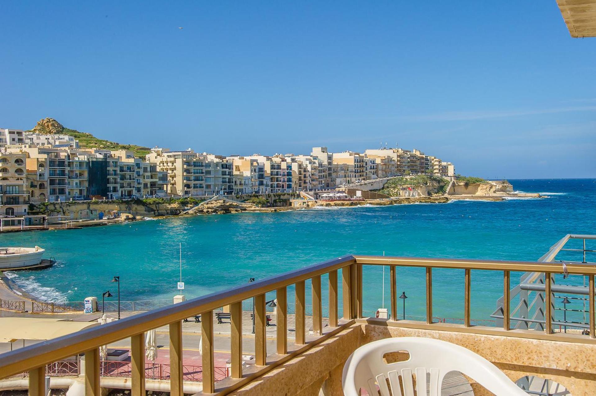 Double or Twin Room with Sea View - Photo 7