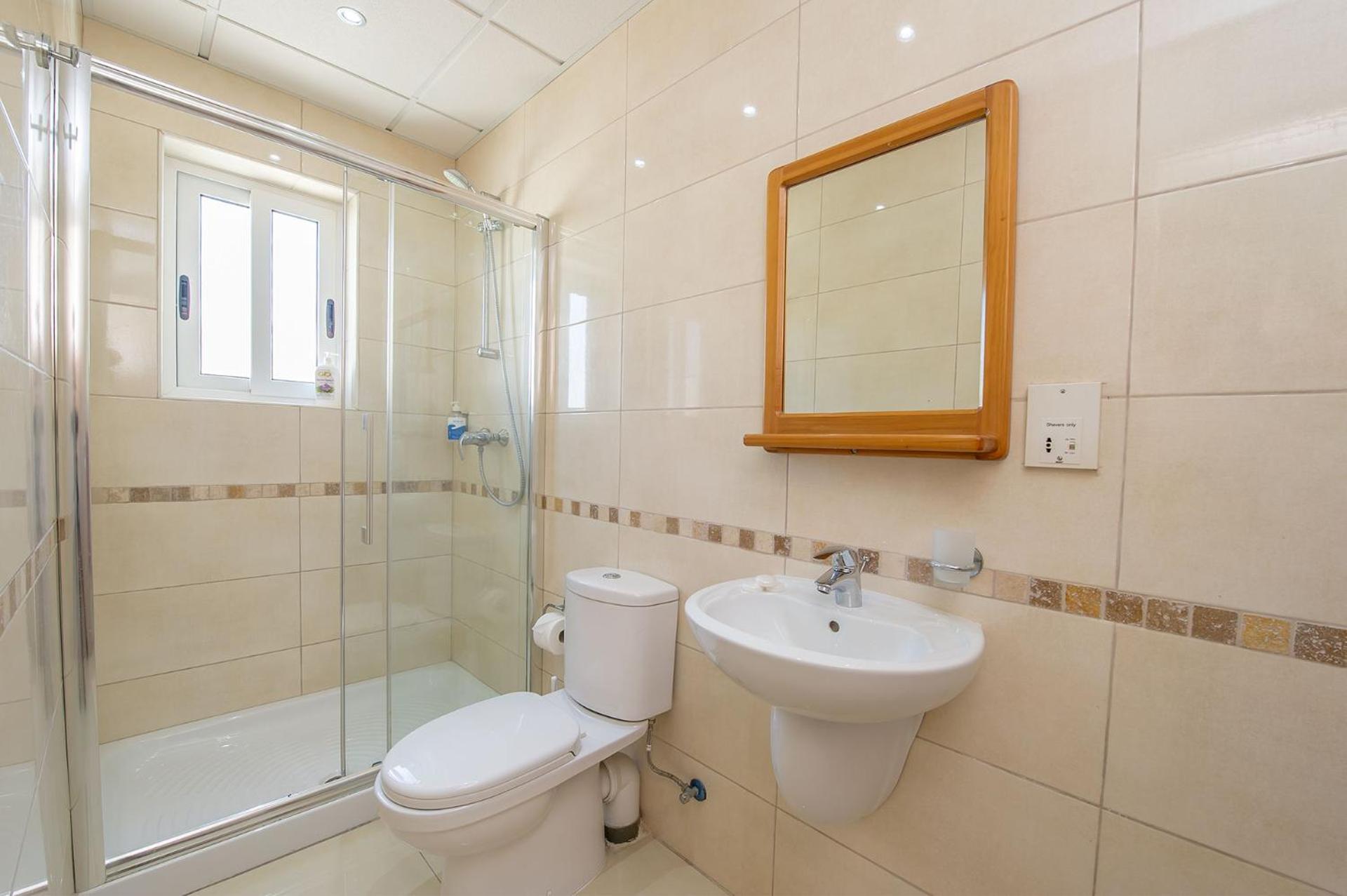 Double or Twin Room - Photo 9
