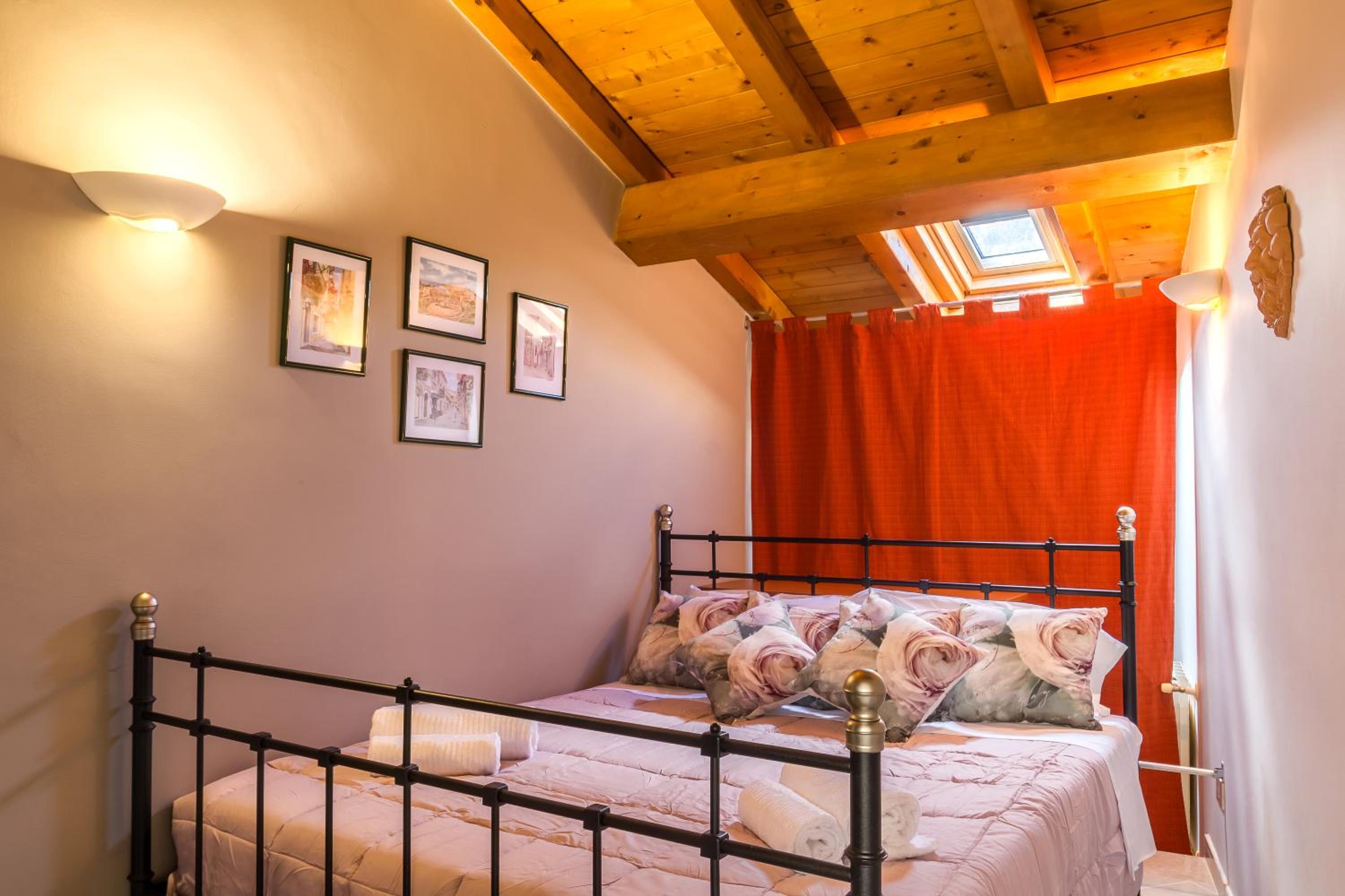 Apartment with Terrace - Photo 8