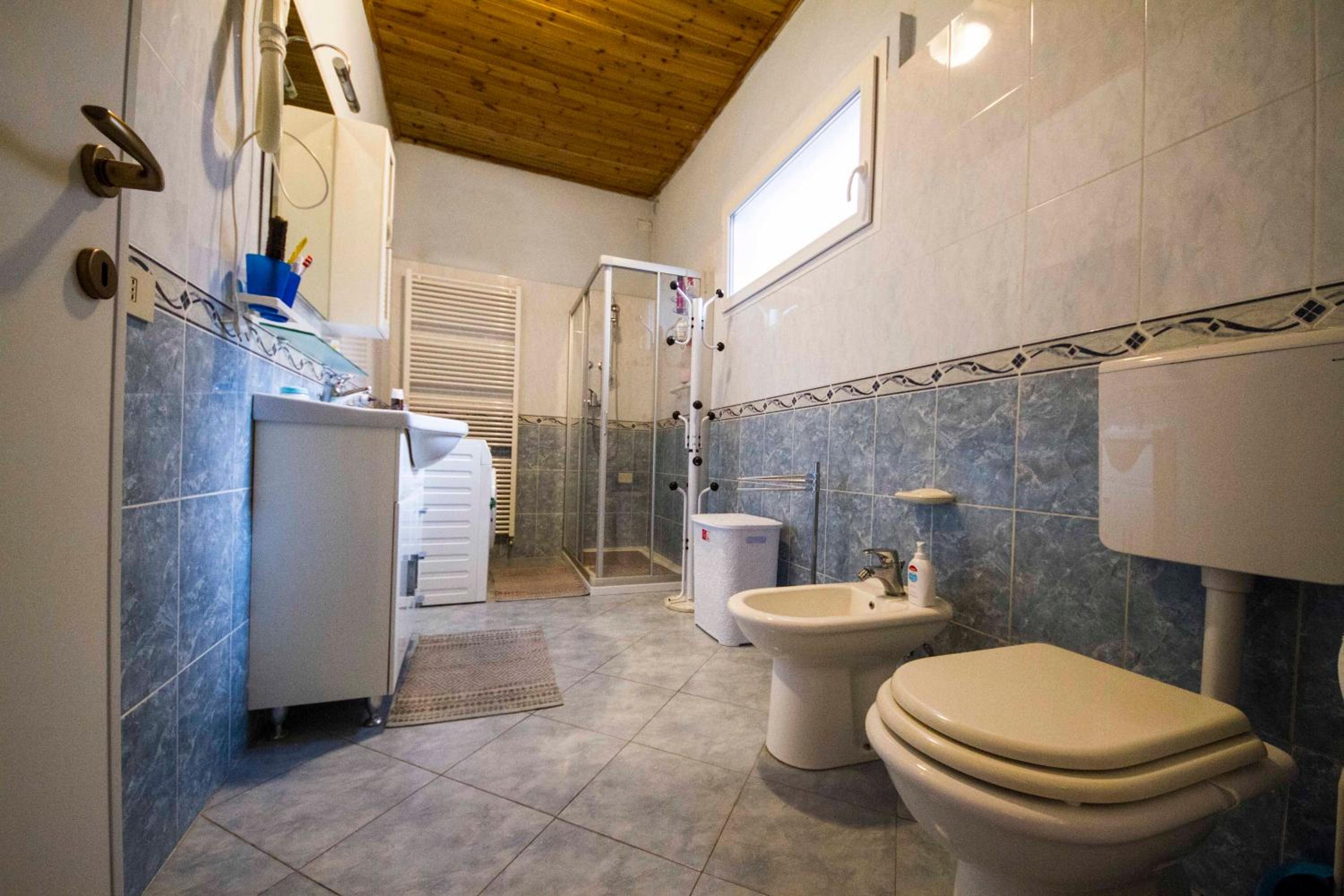 Quadruple Room with Shower - Photo 5