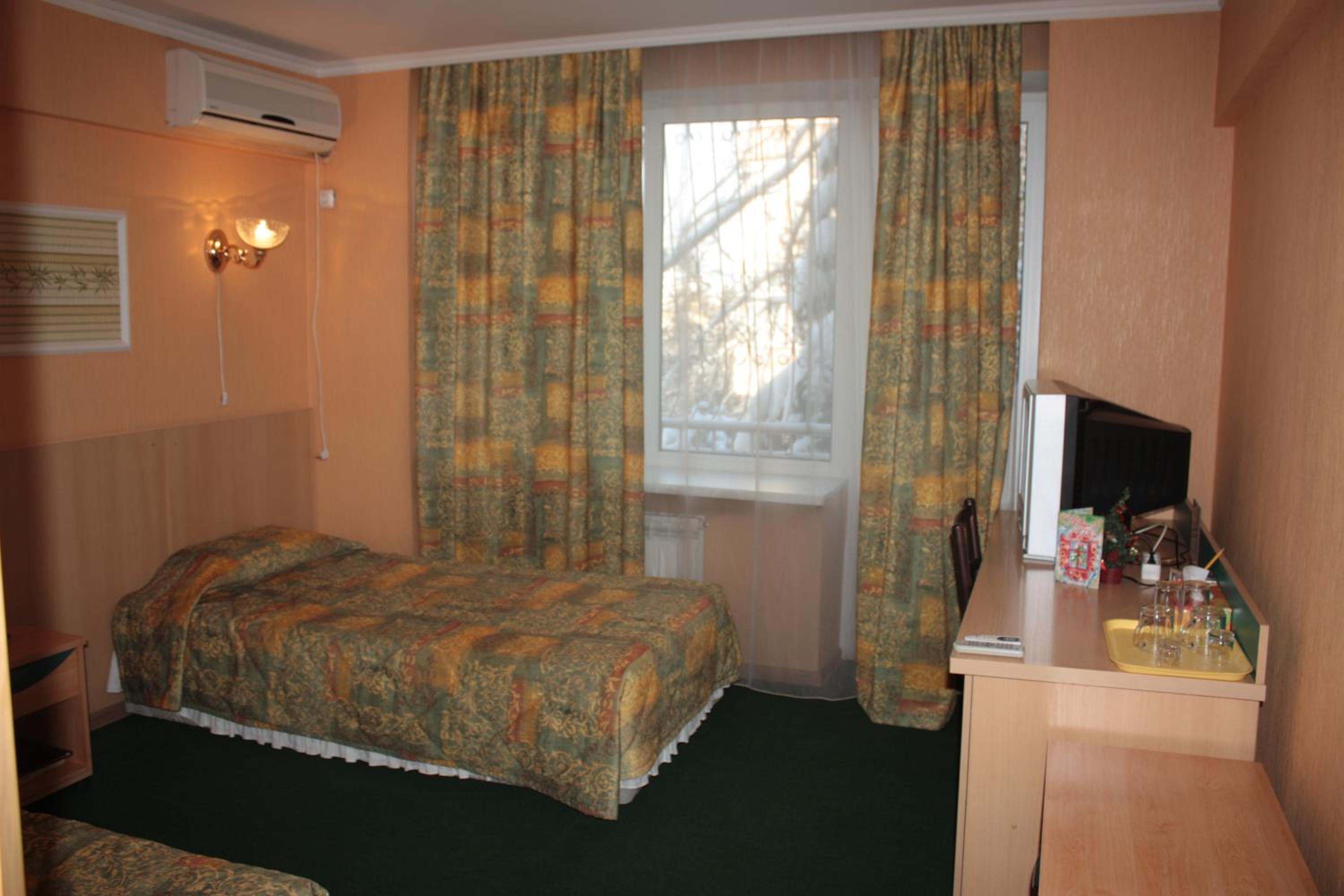 Standard Twin Room - Photo 2
