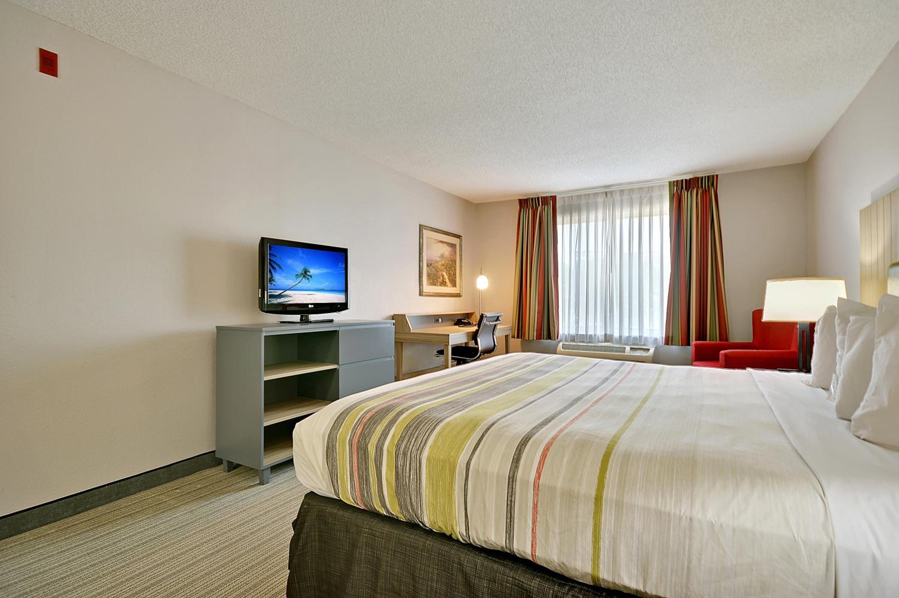 King Guest Room - Non-Smoking - Photo 2