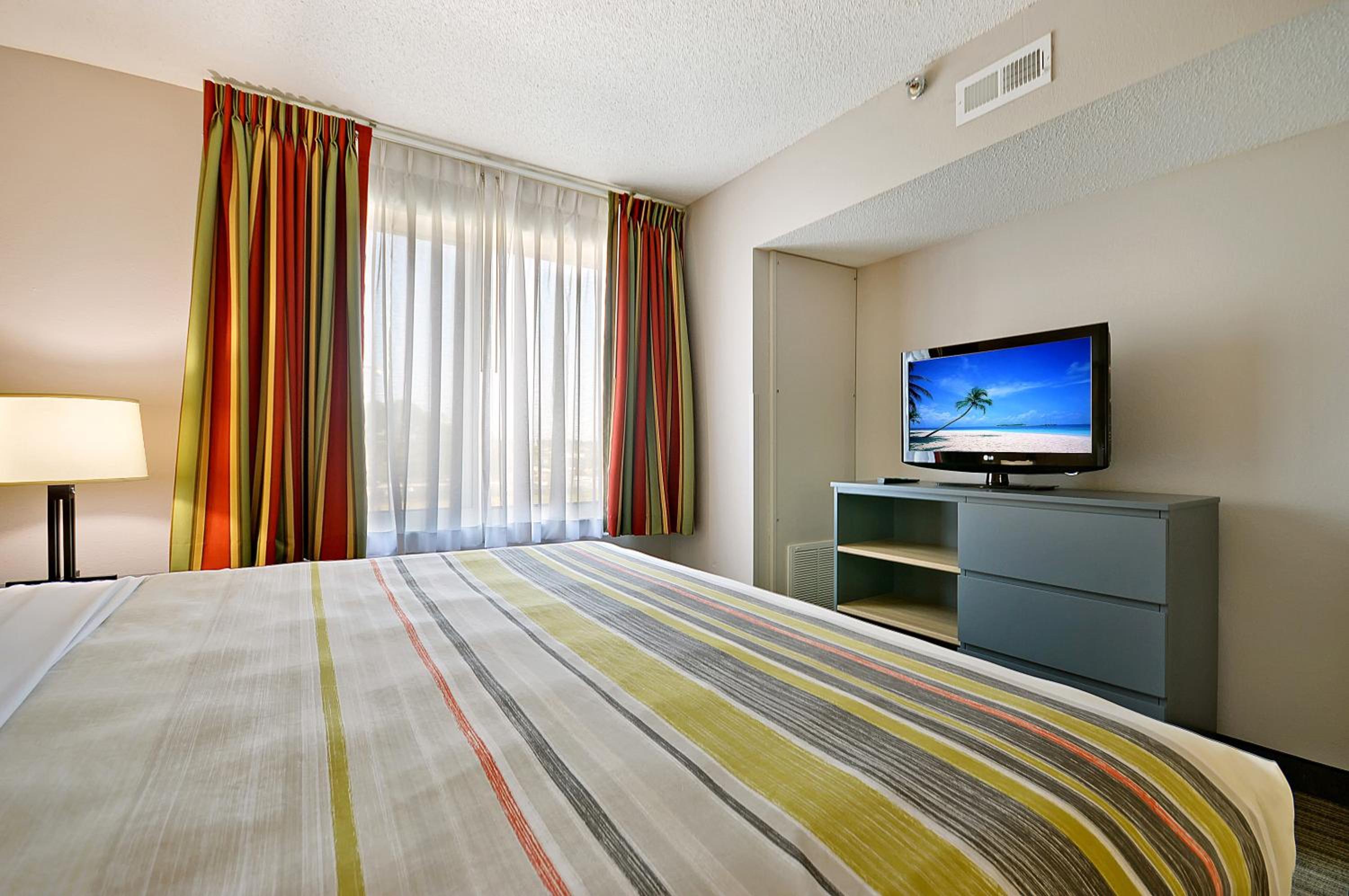 One-Bedroom King Suite - Non-Smoking - Photo 4