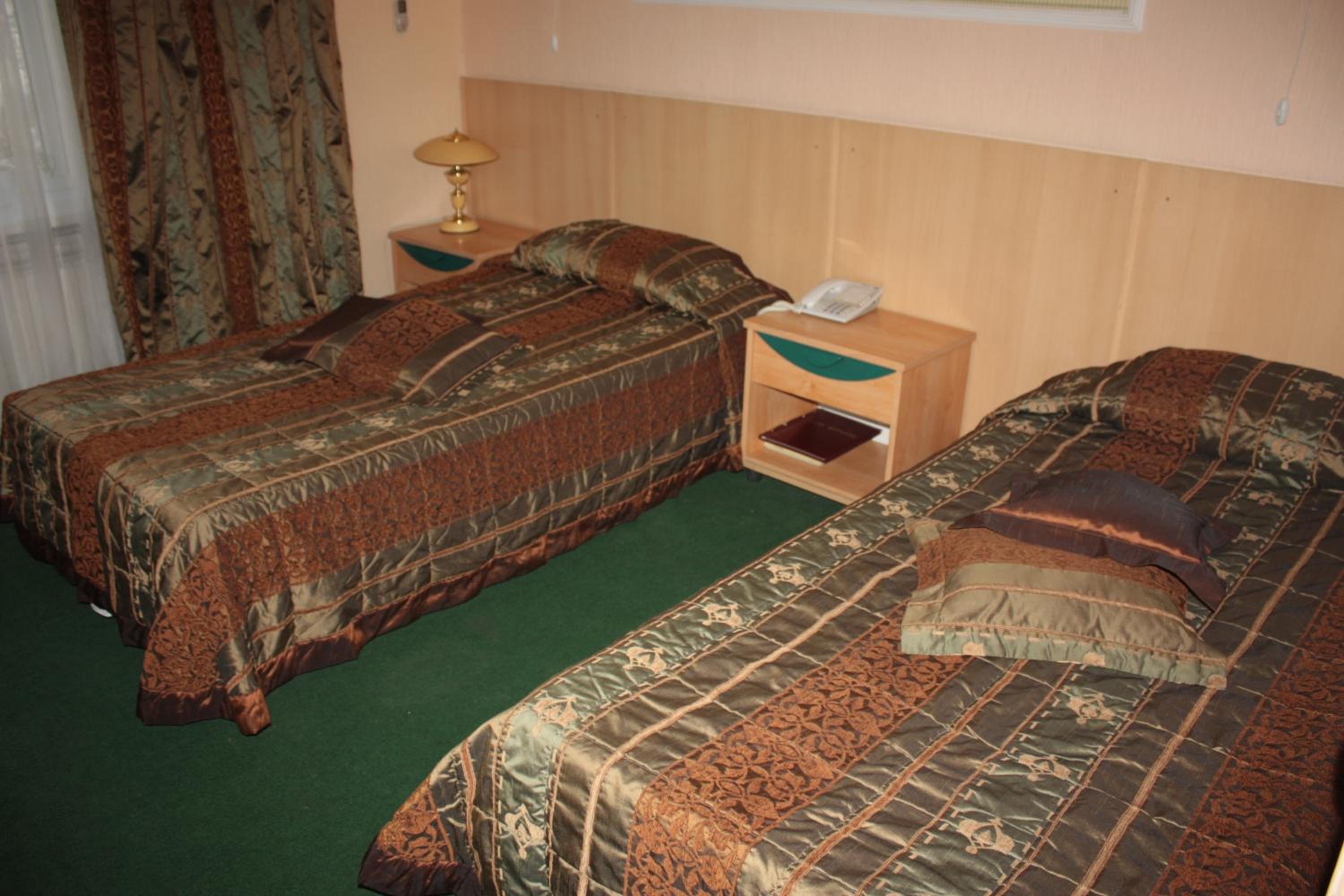 Standard Twin Room - Photo 7
