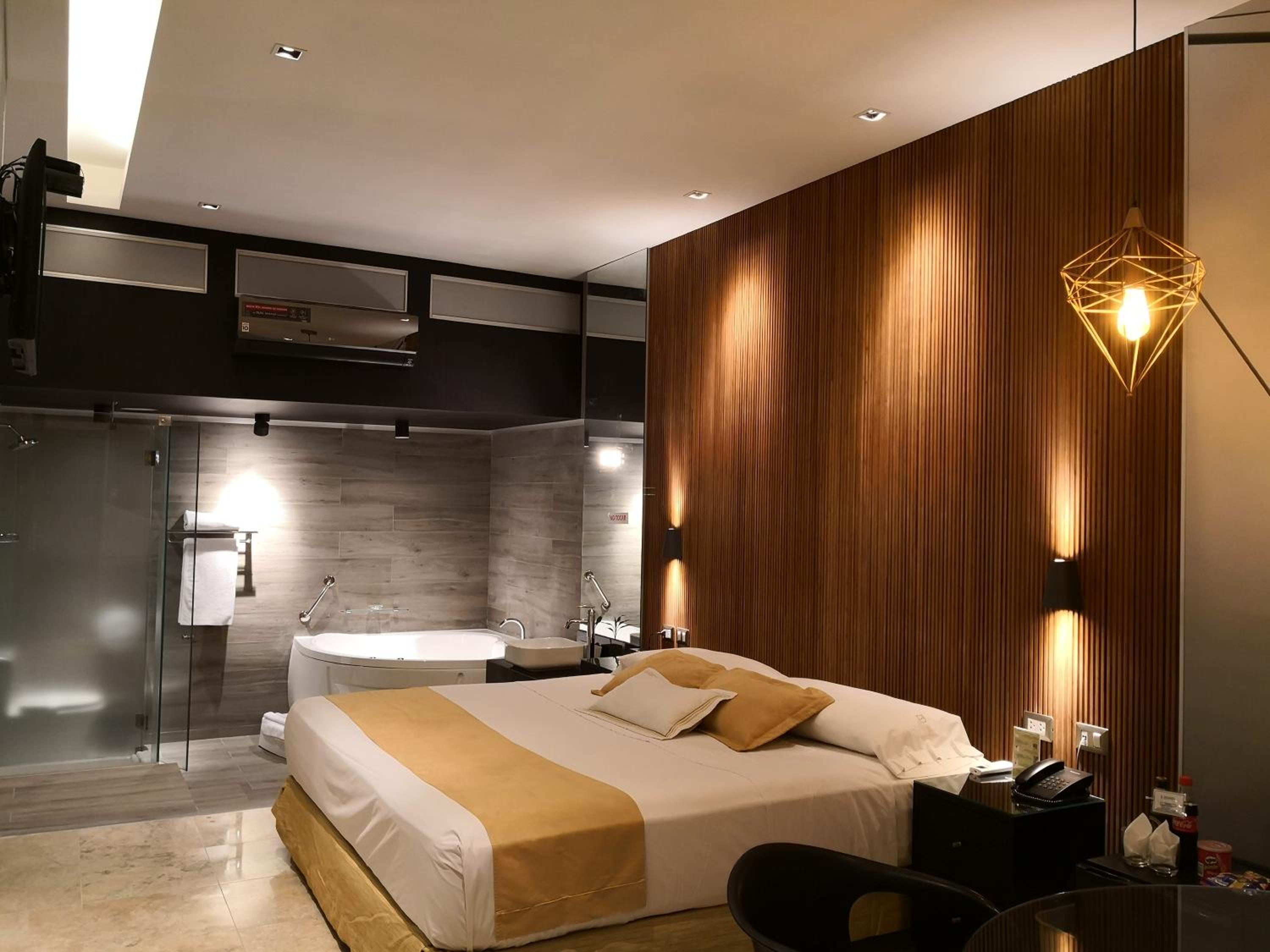 Deluxe Suite photo 1