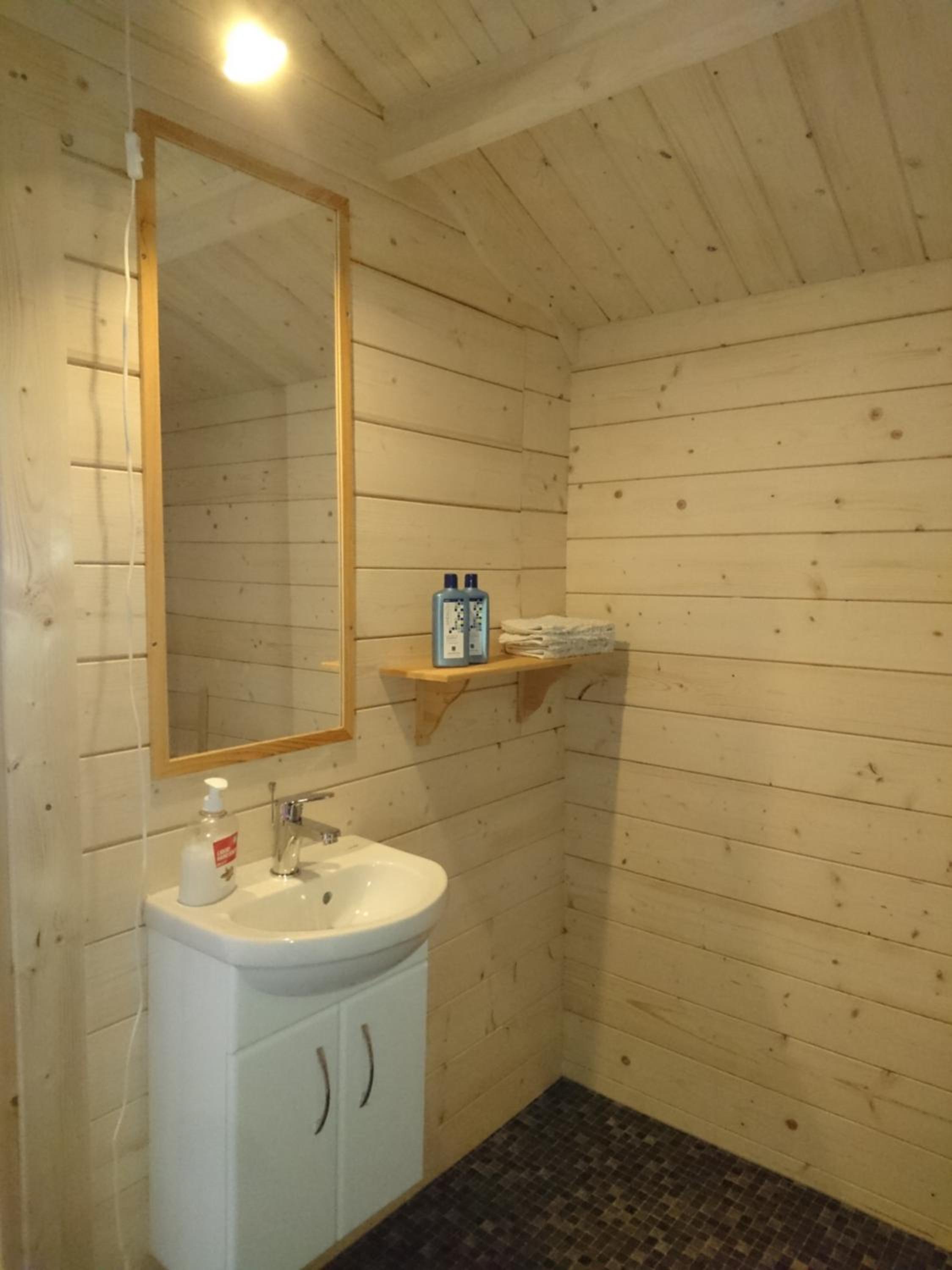 Cottage with Private Toilet - Photo 18