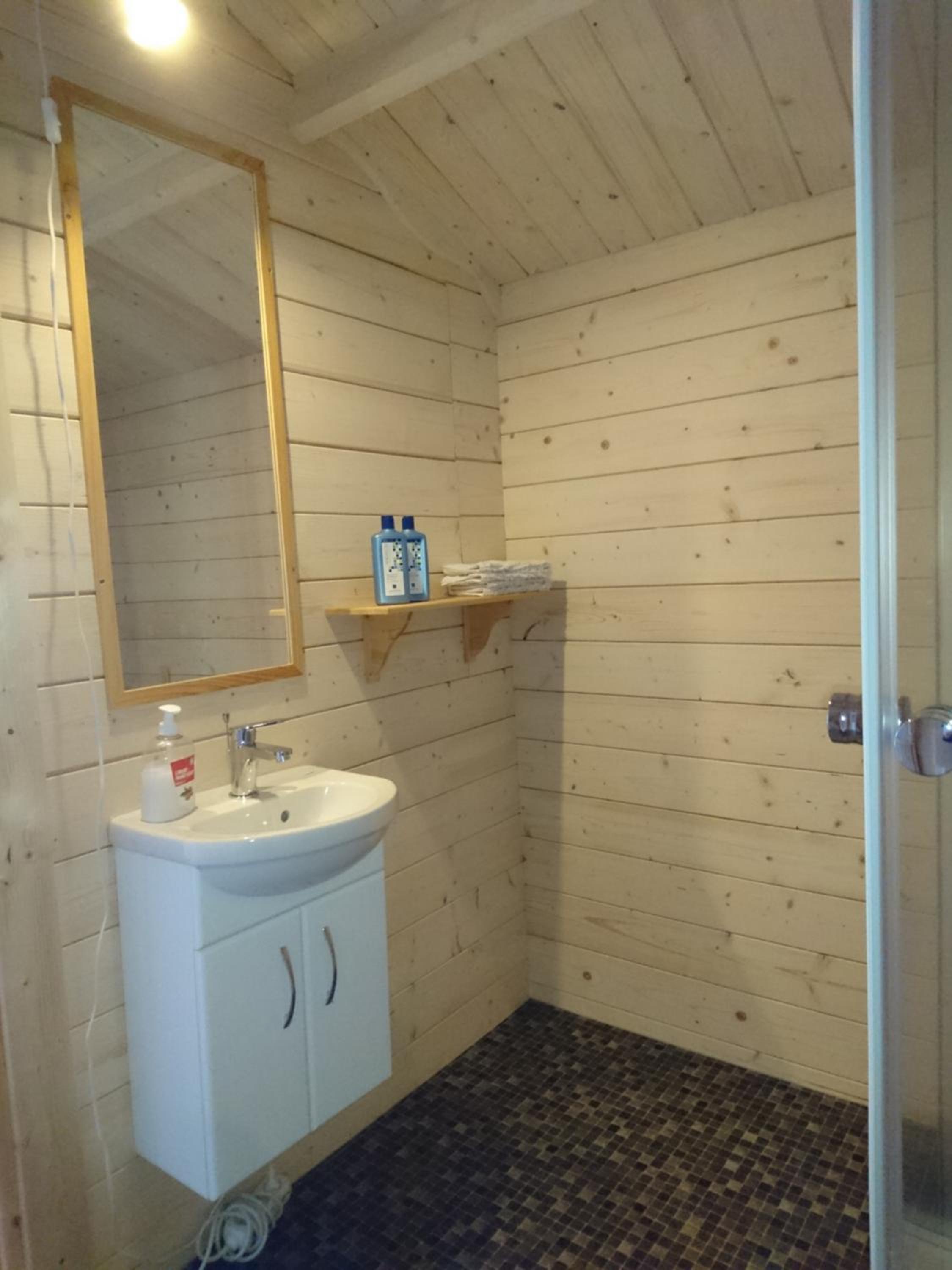 Cottage with Private Toilet - Photo 10