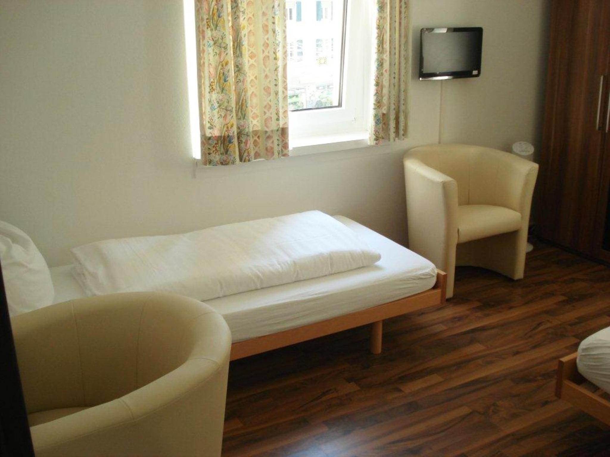 Twin Room with Internal Private Bathroom - Photo 4