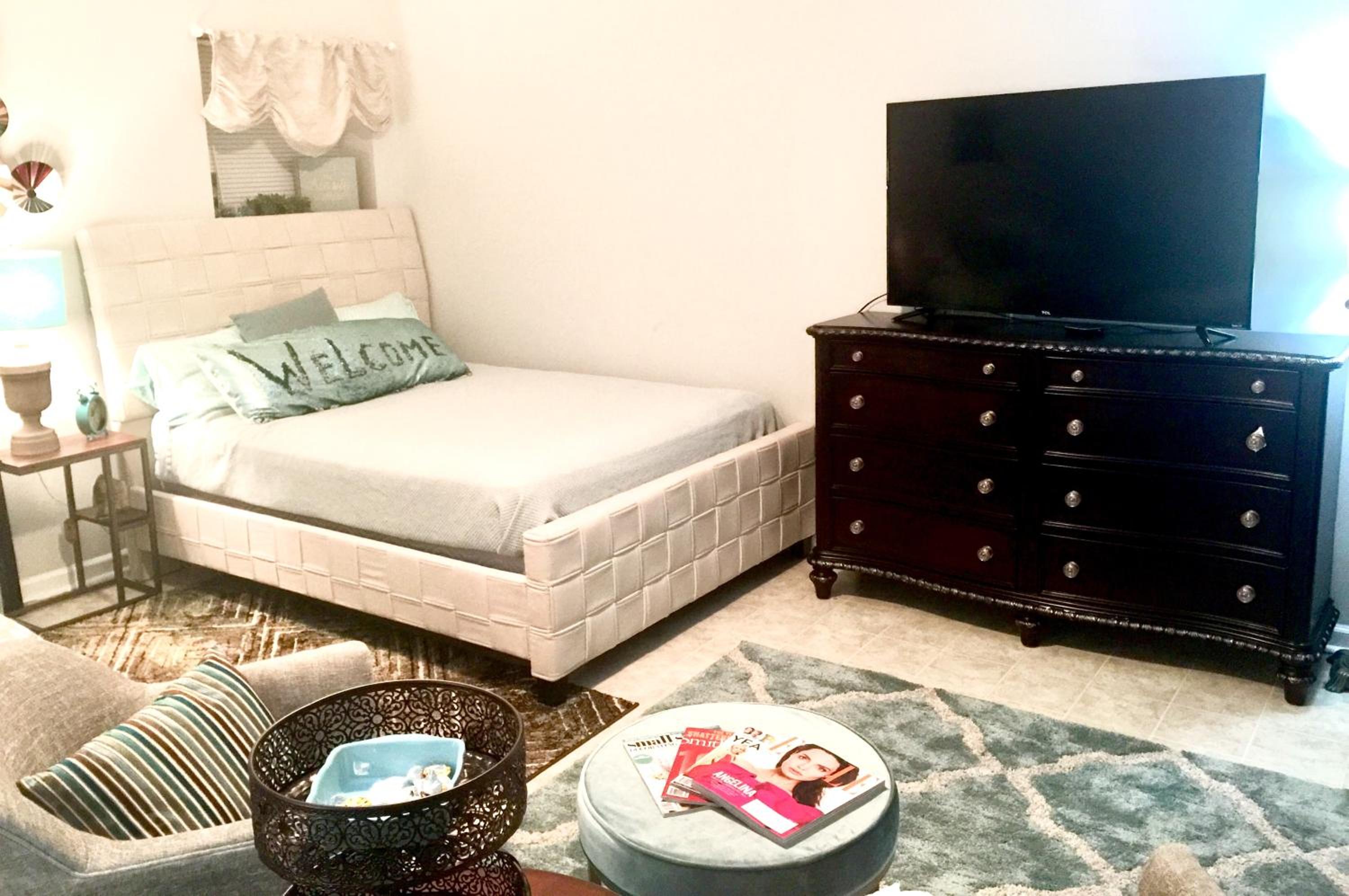 Budget Double Room - Photo 9