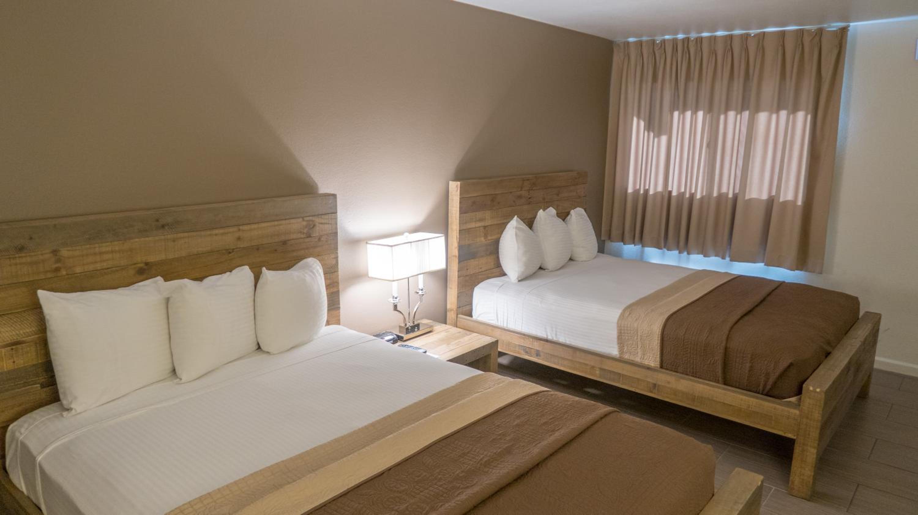 Standard Queen Room with Two Queen Beds - Photo 2