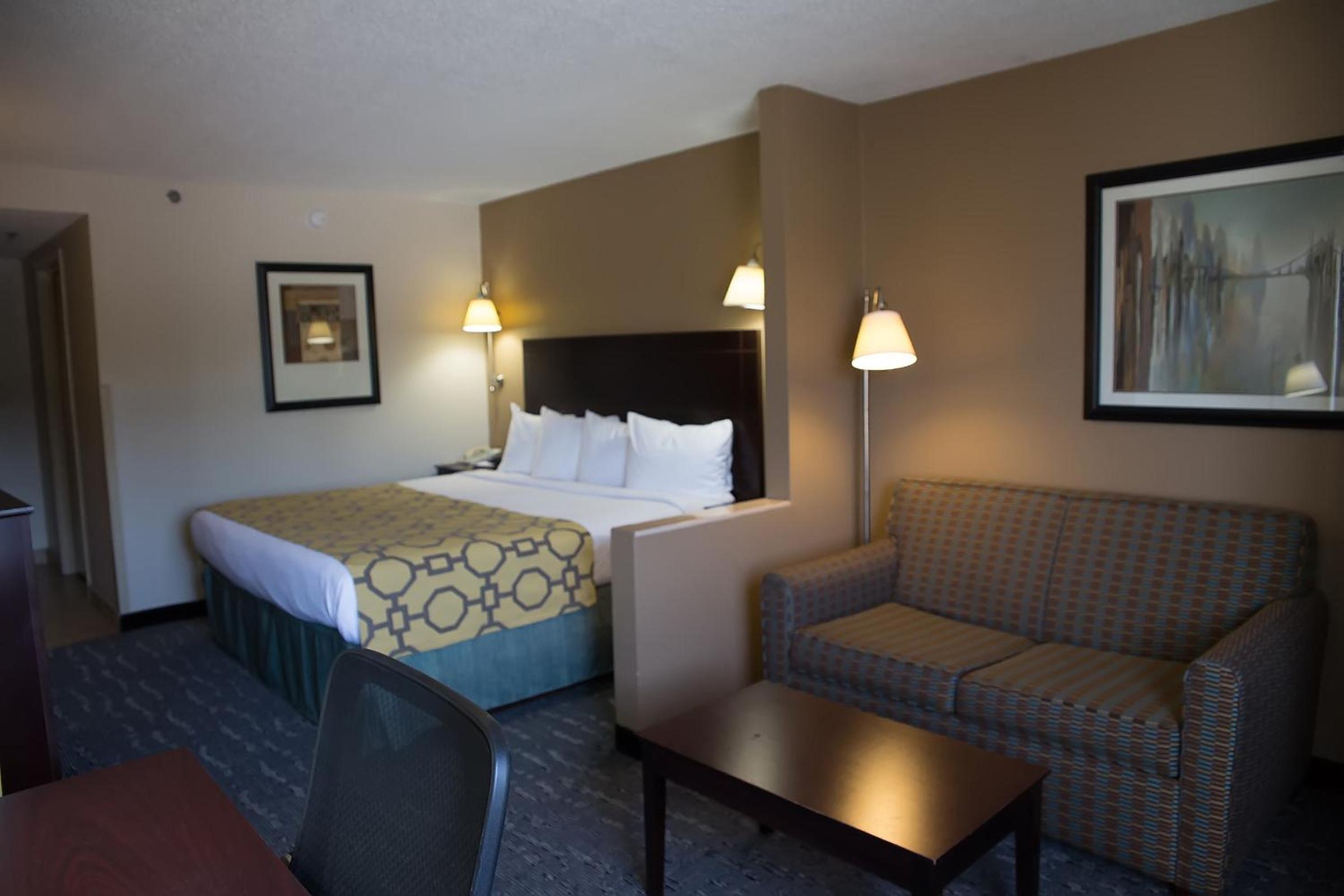 King Room - Non-Smoking - Photo 2