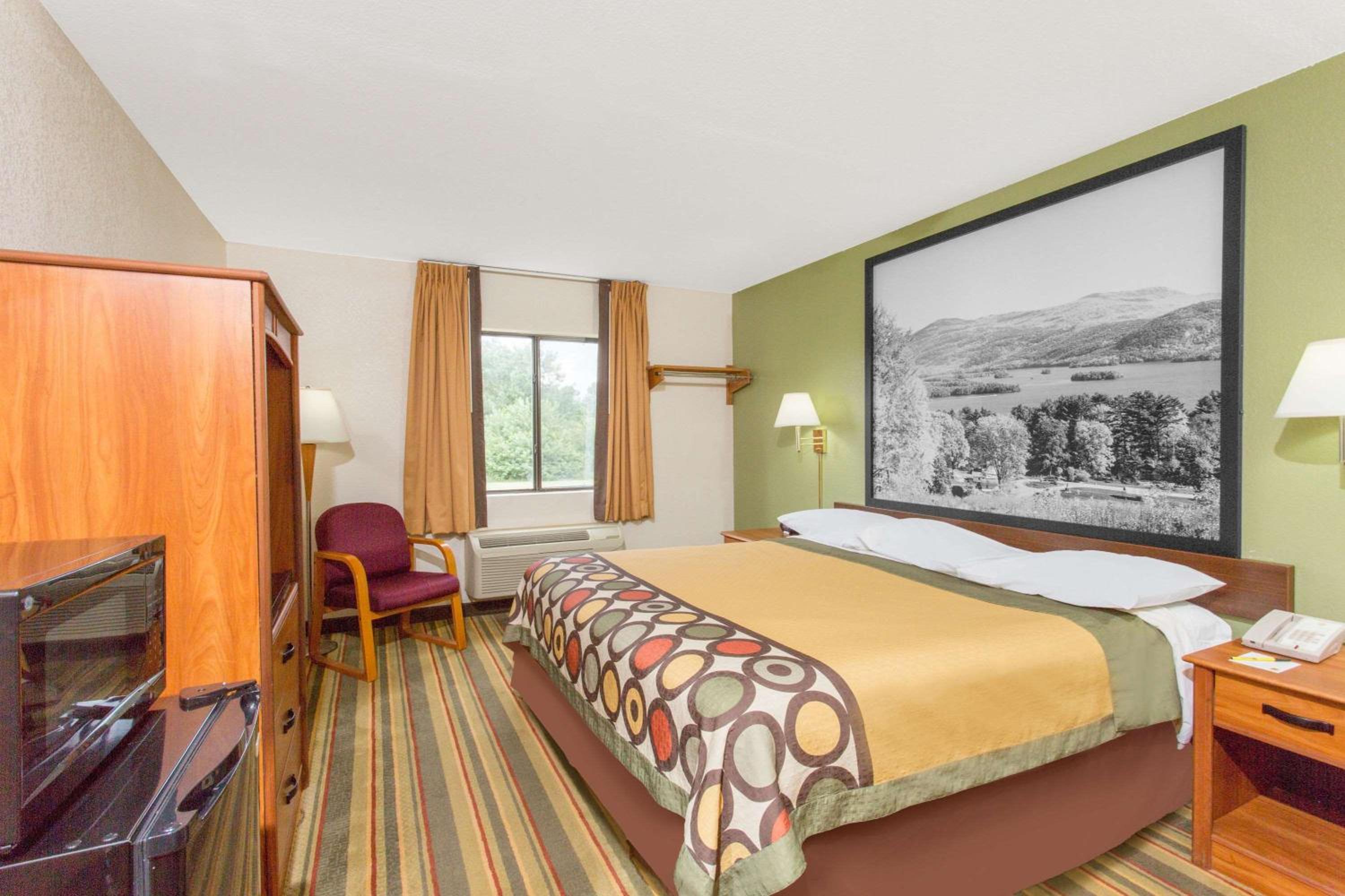 King Room - Non-Smoking - Photo 1