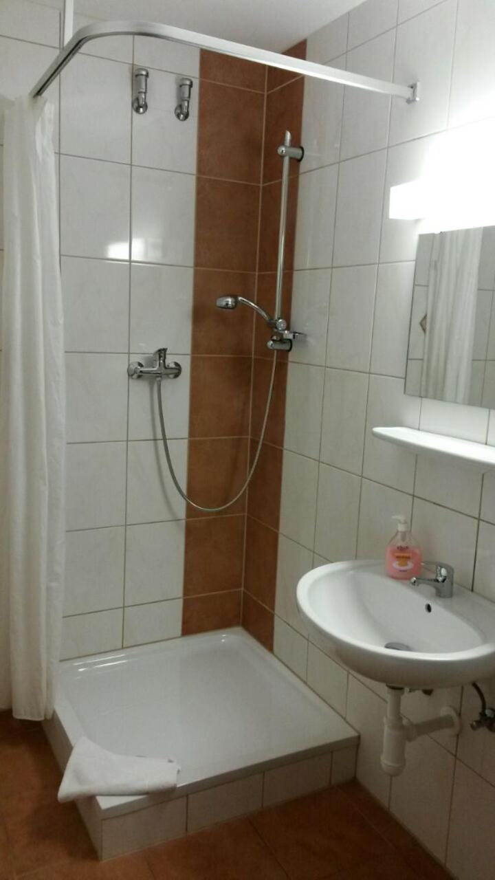 Budget Double Room photo 3