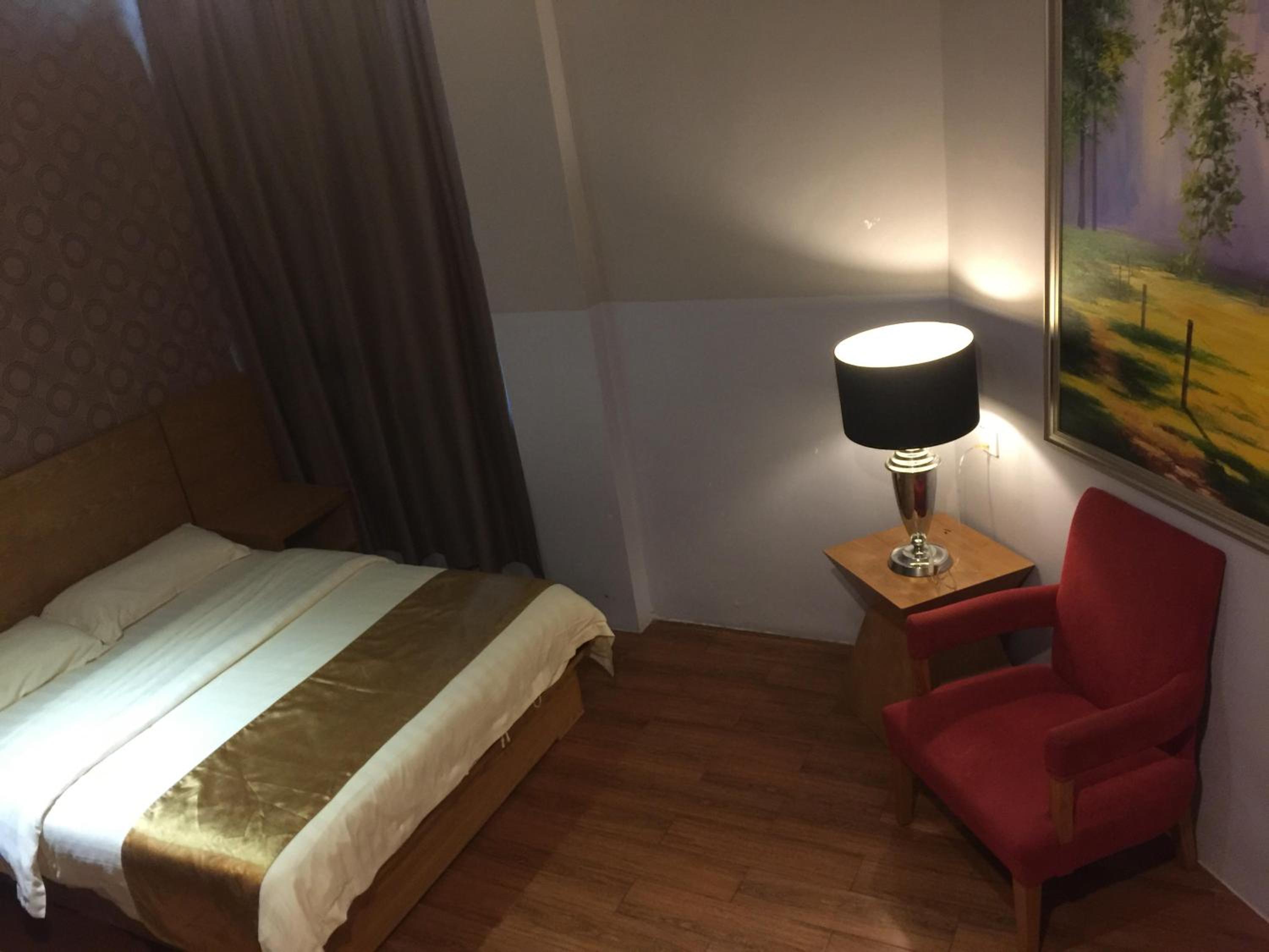 Deluxe Queen Room - Photo 4