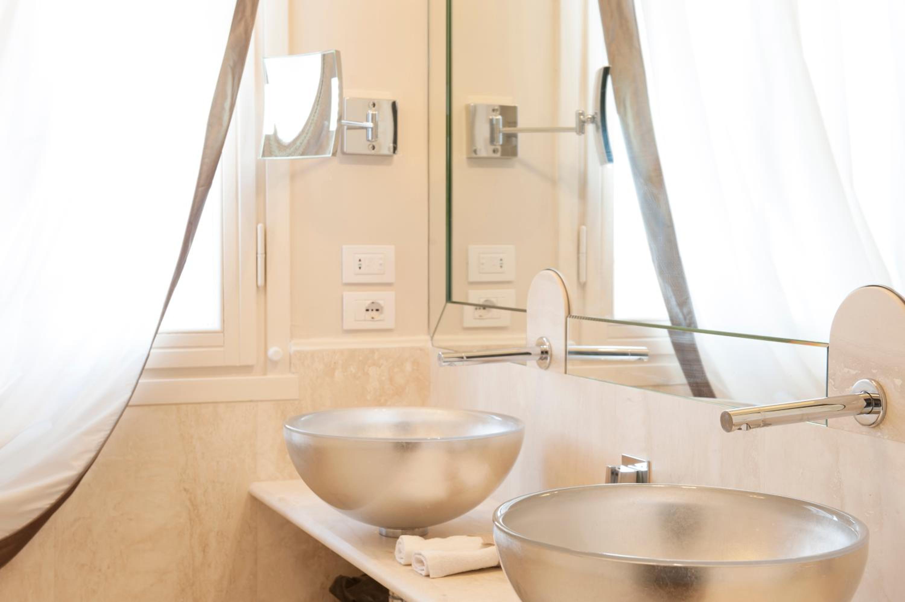 Deluxe Double or Twin Room - Photo 4