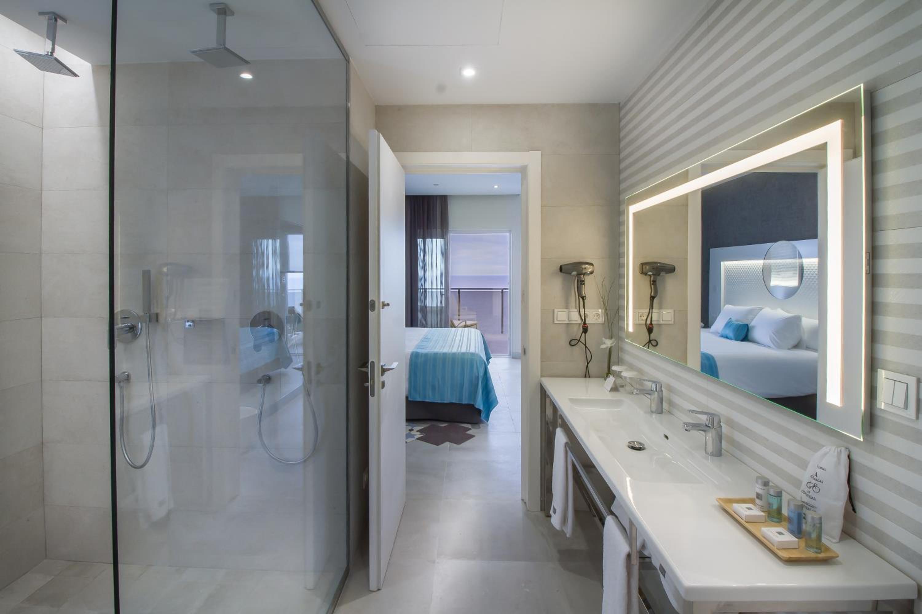 Suite con vista al mar (4 adultos)