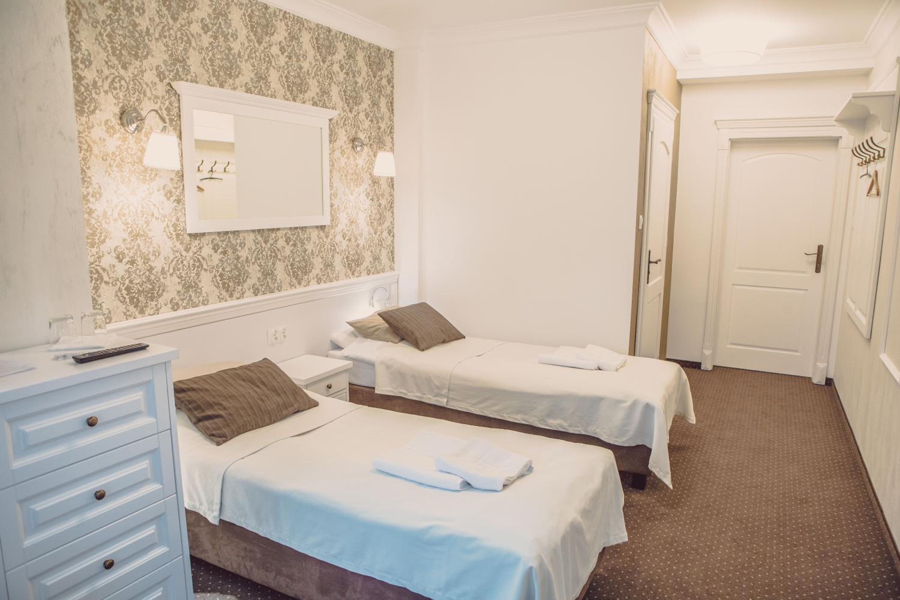 Small Double Room - Photo 9
