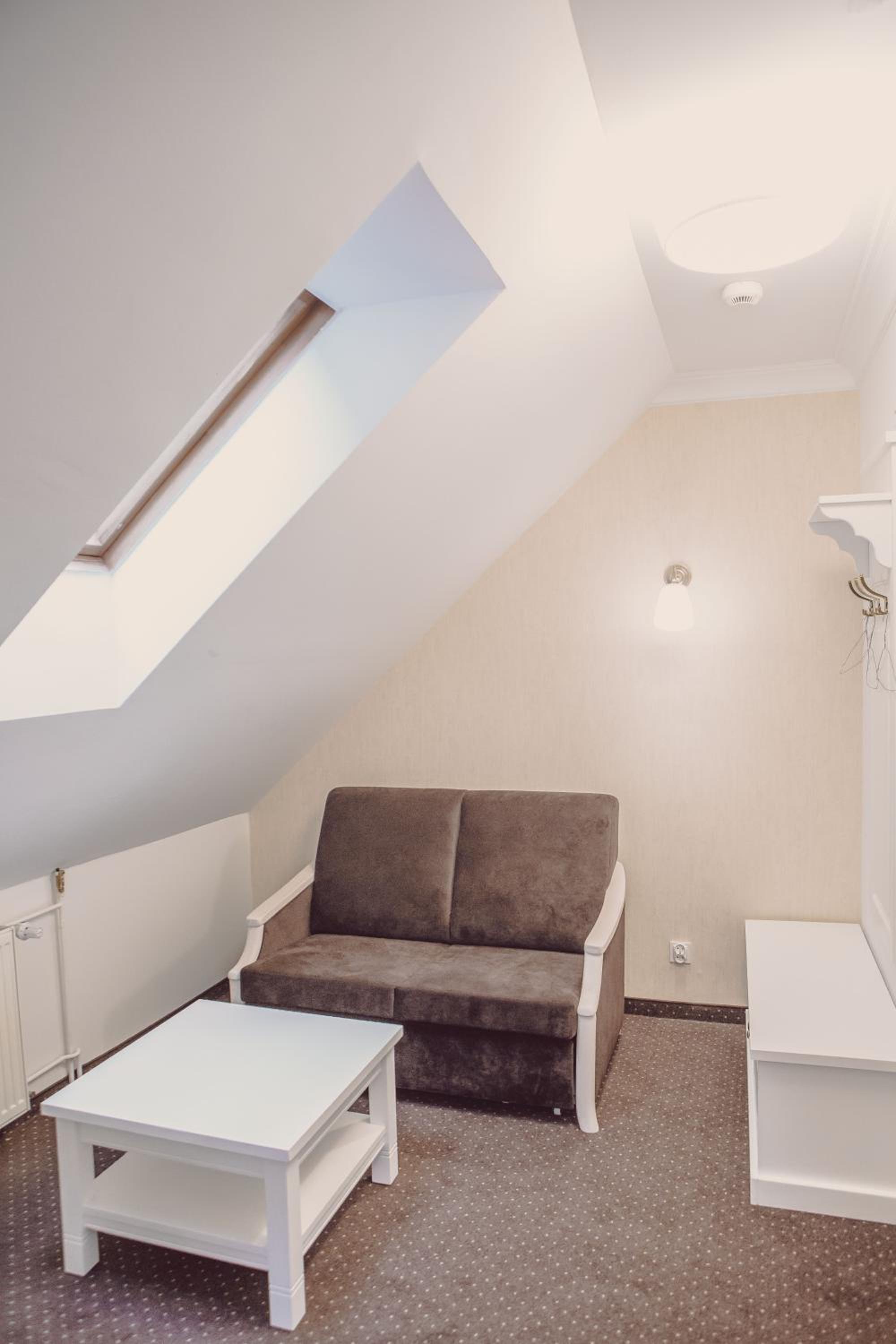 Studio with Balcony - Photo 8