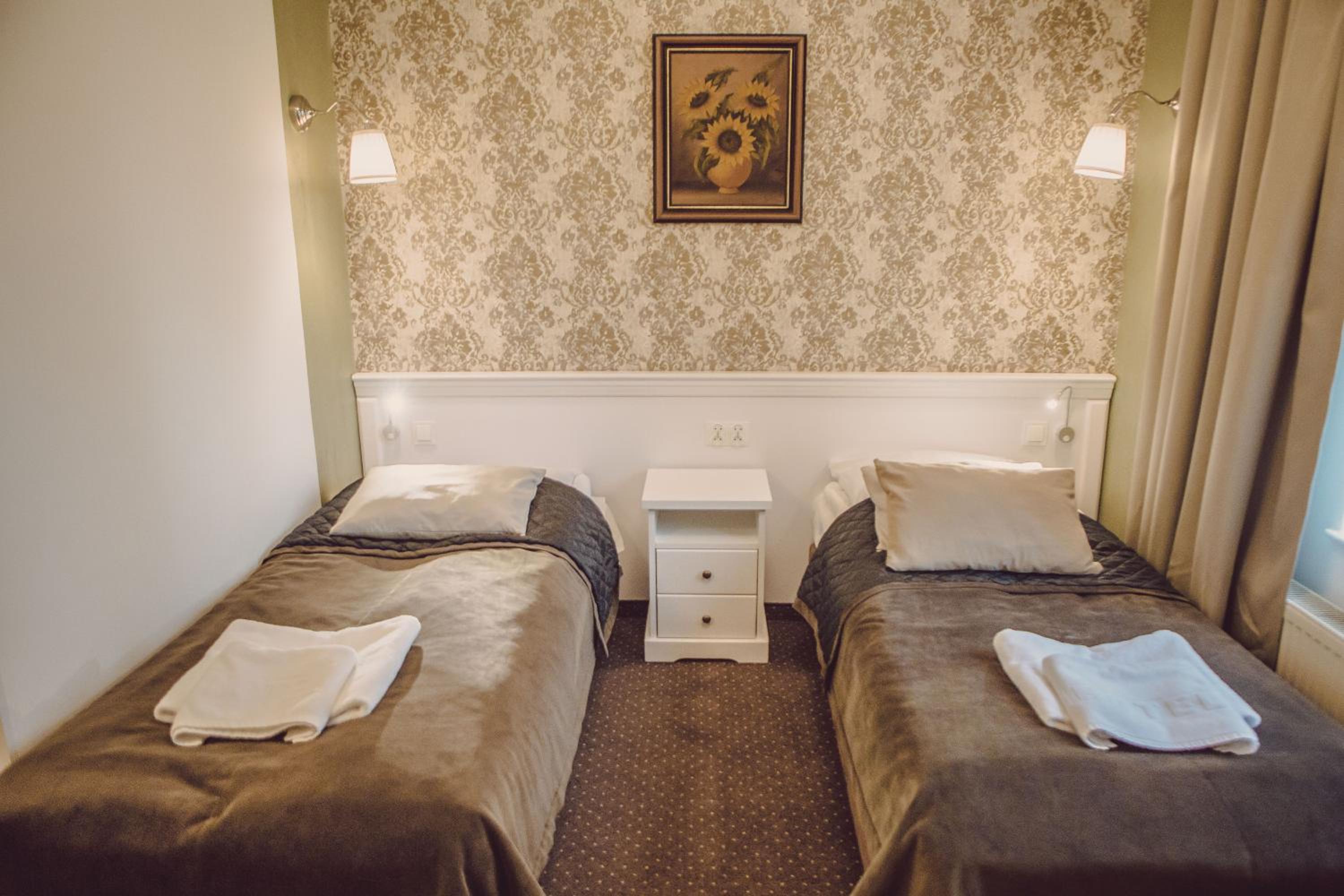 Large Double Room - Photo 6
