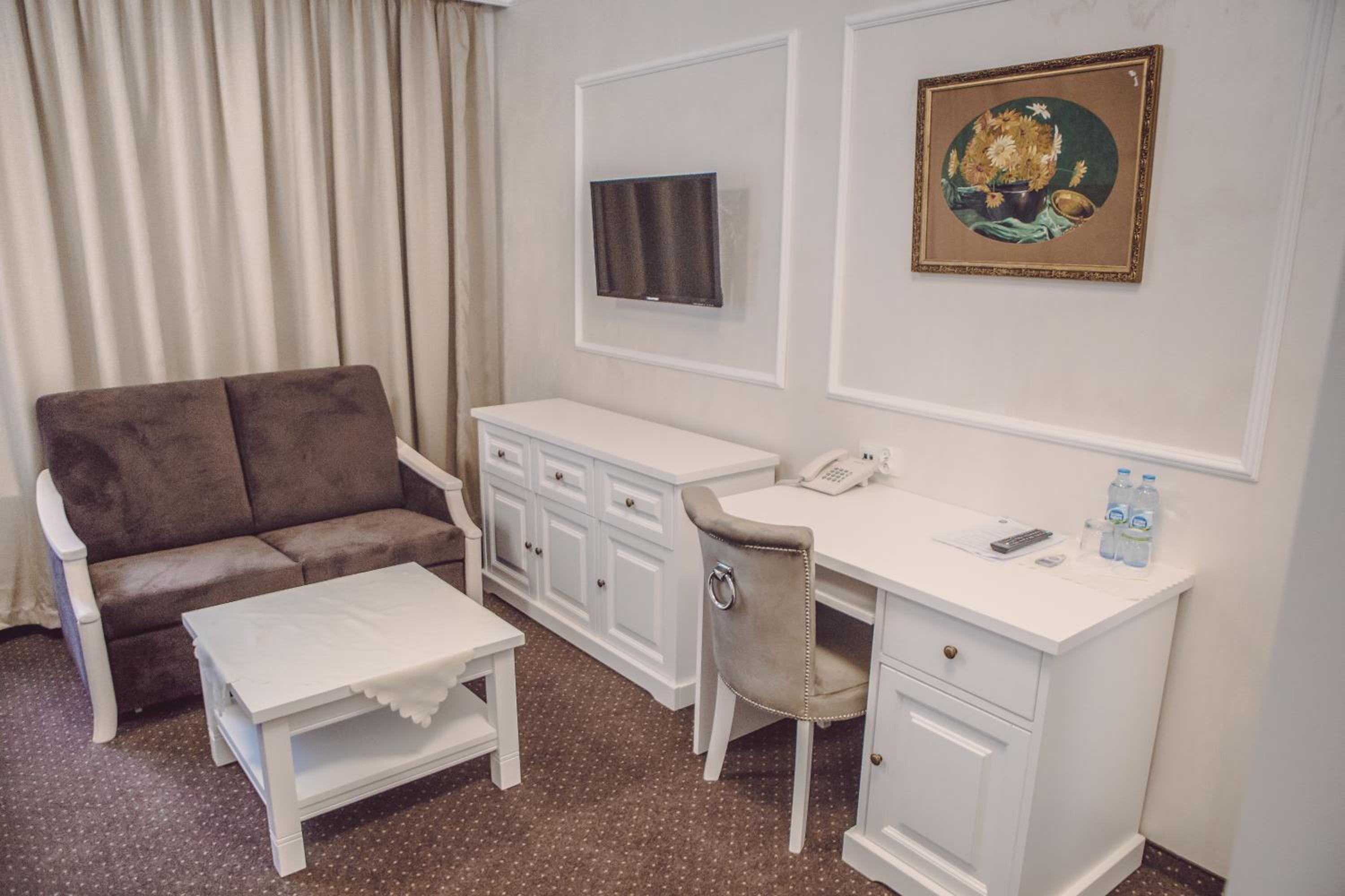 Large Double Room - Photo 7