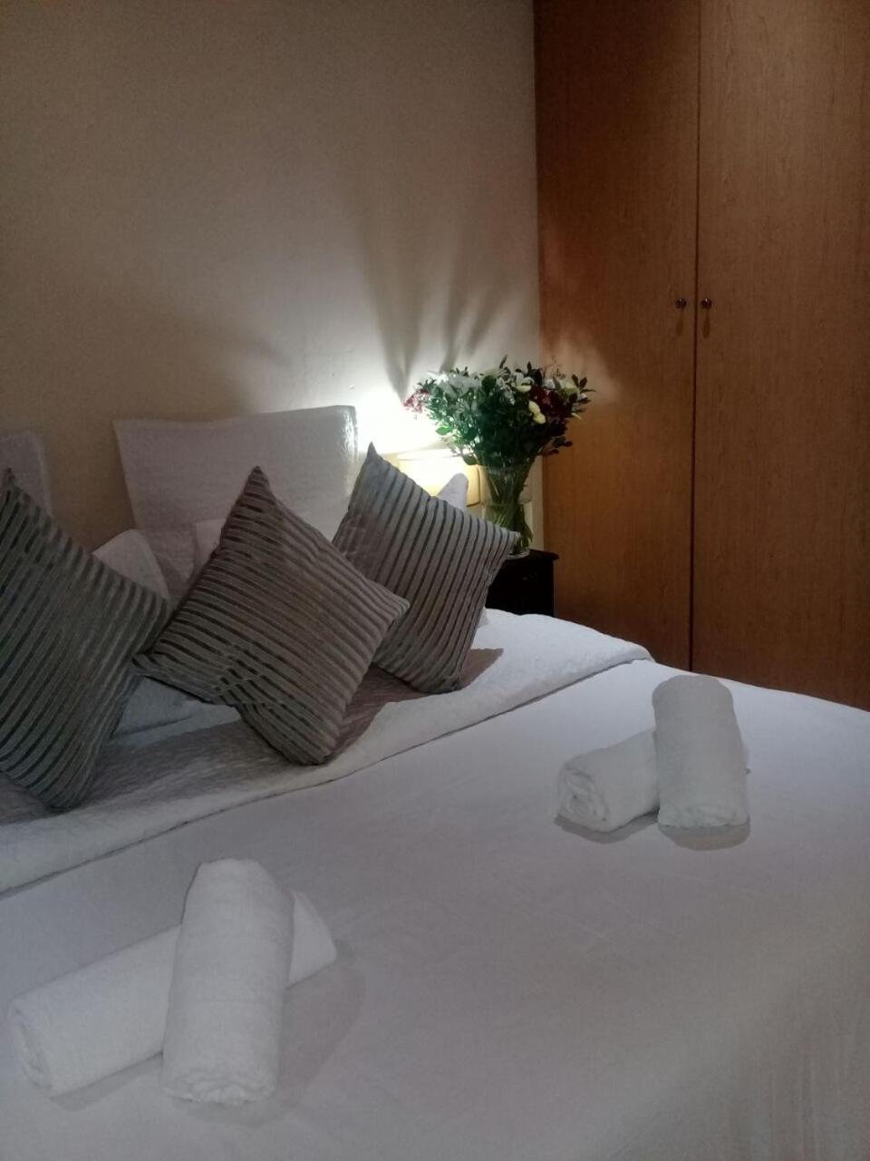 Standard Double or Twin Room with Balcony - Photo 10