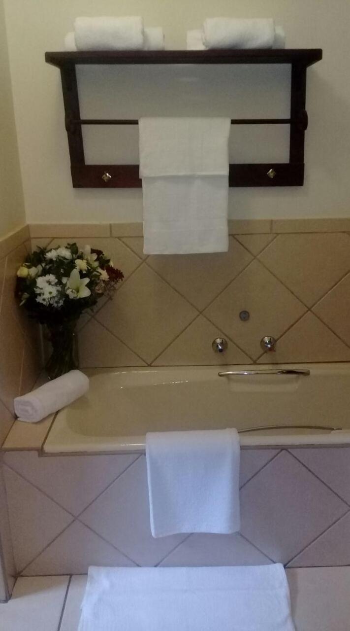 Standard Double or Twin Room with Balcony - Photo 4