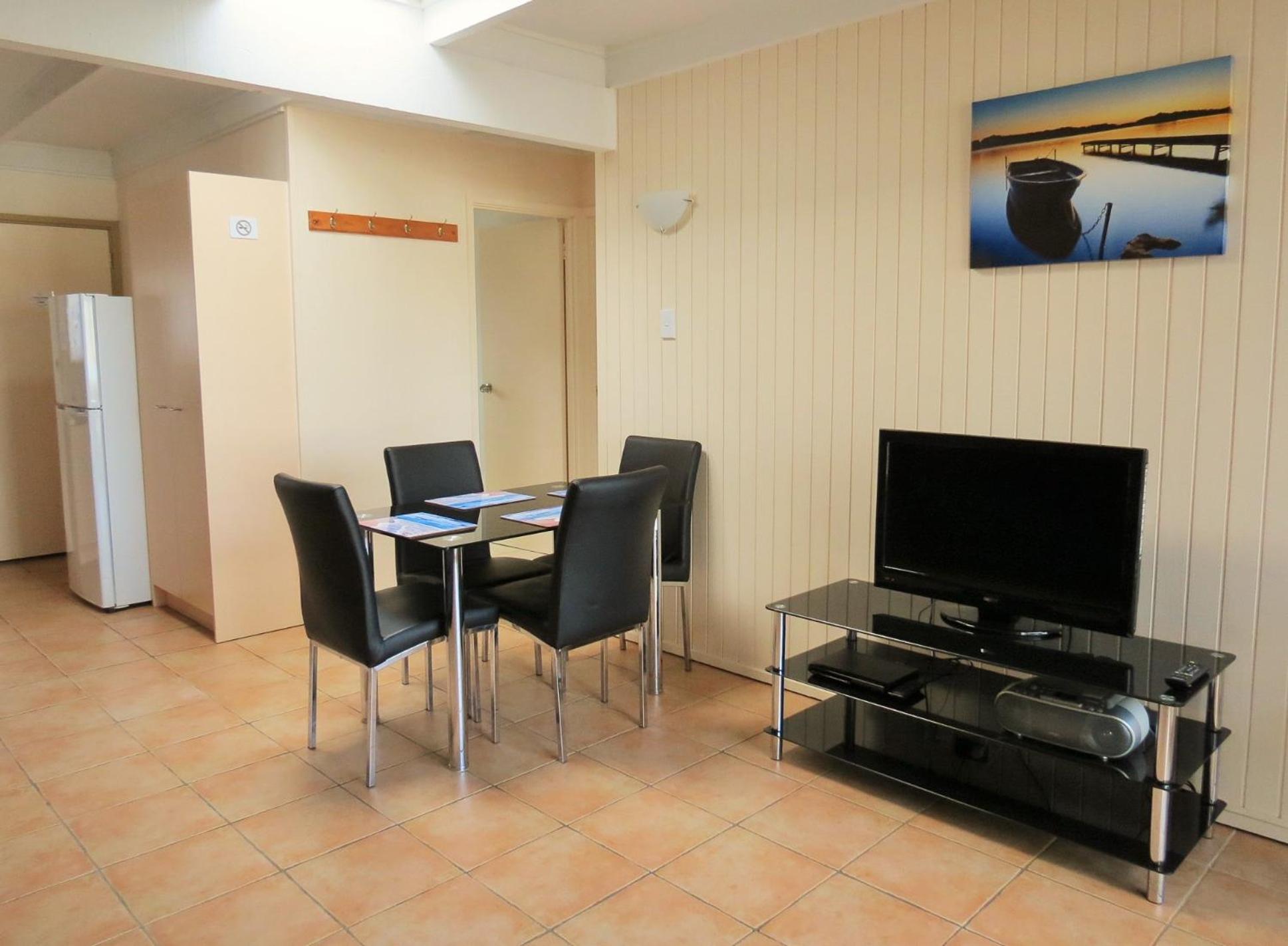 Two-Bedroom Apartment with Pool View photo 3